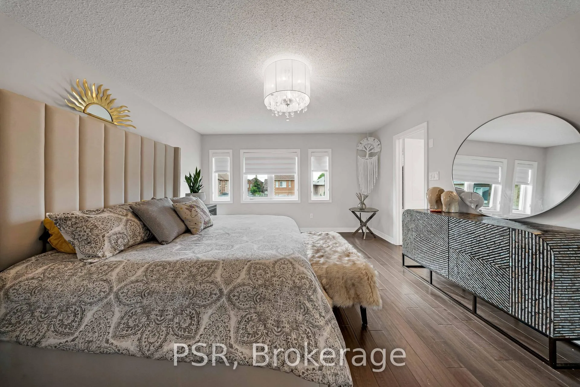 Photo 24 of 108 Villandry Crescent, Vaughan, Maple — HOMEH
