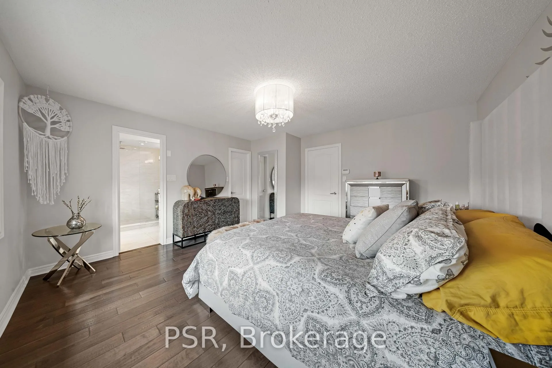 Photo 25 of 108 Villandry Crescent, Vaughan, Maple — HOMEH