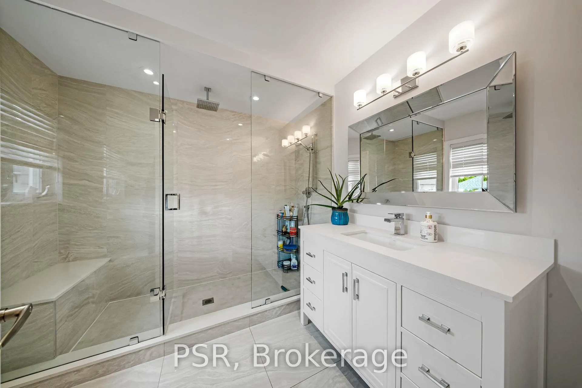 Photo 26 of 108 Villandry Crescent, Vaughan, Maple — HOMEH