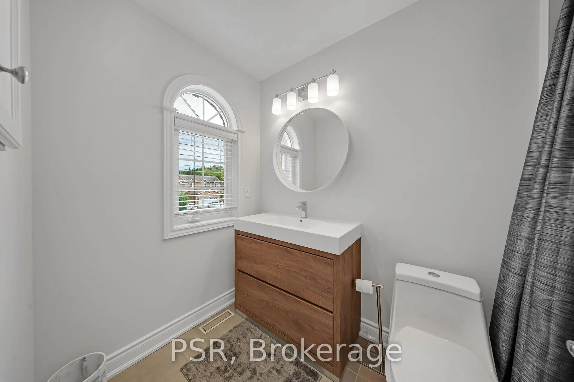 Photo 32 of 108 Villandry Crescent, Vaughan, Maple — HOMEH