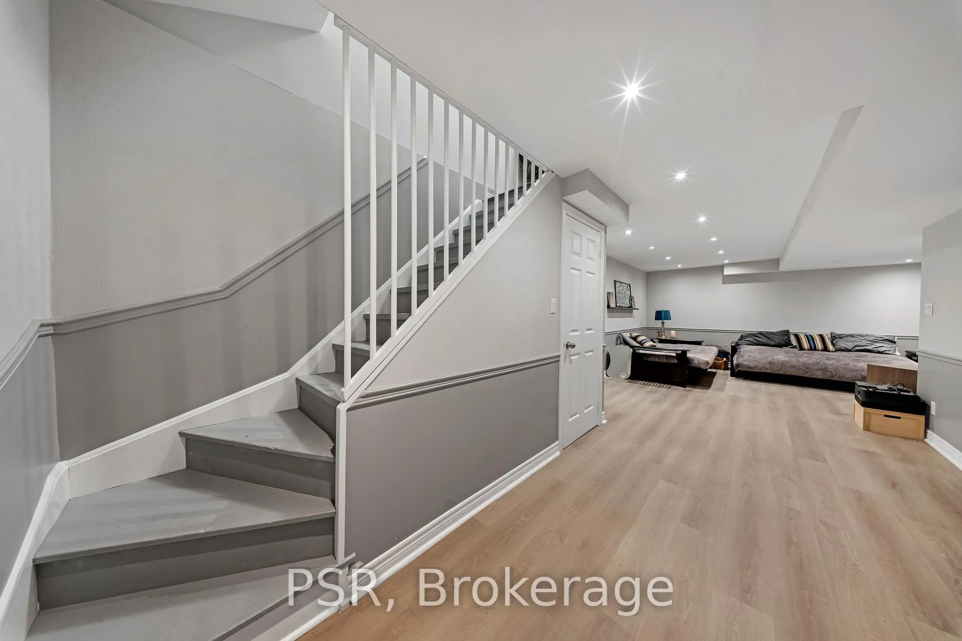 Photo 33 of 108 Villandry Crescent, Vaughan, Maple — HOMEH