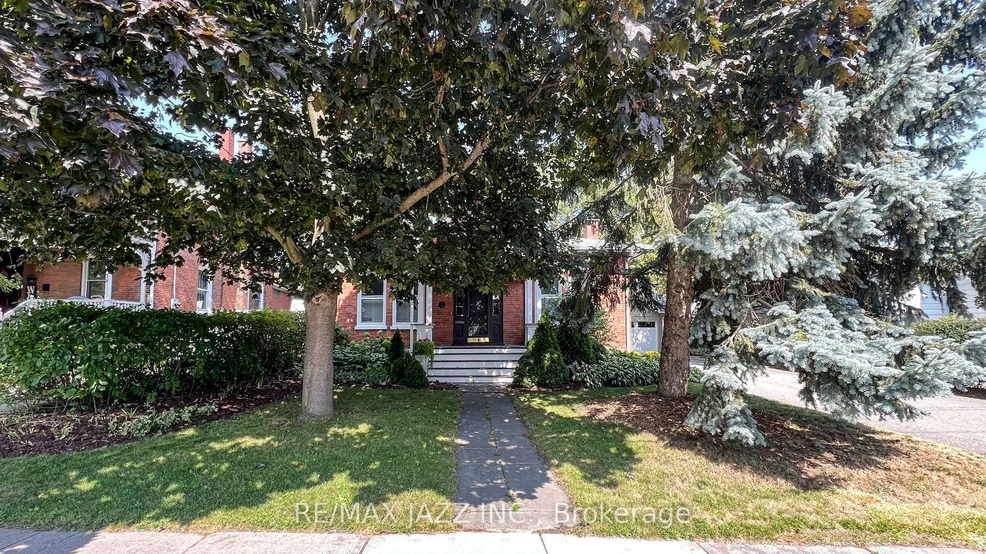 Photo 2 of 76 Queen Street, Clarington, Bowmanville — HOMEH
