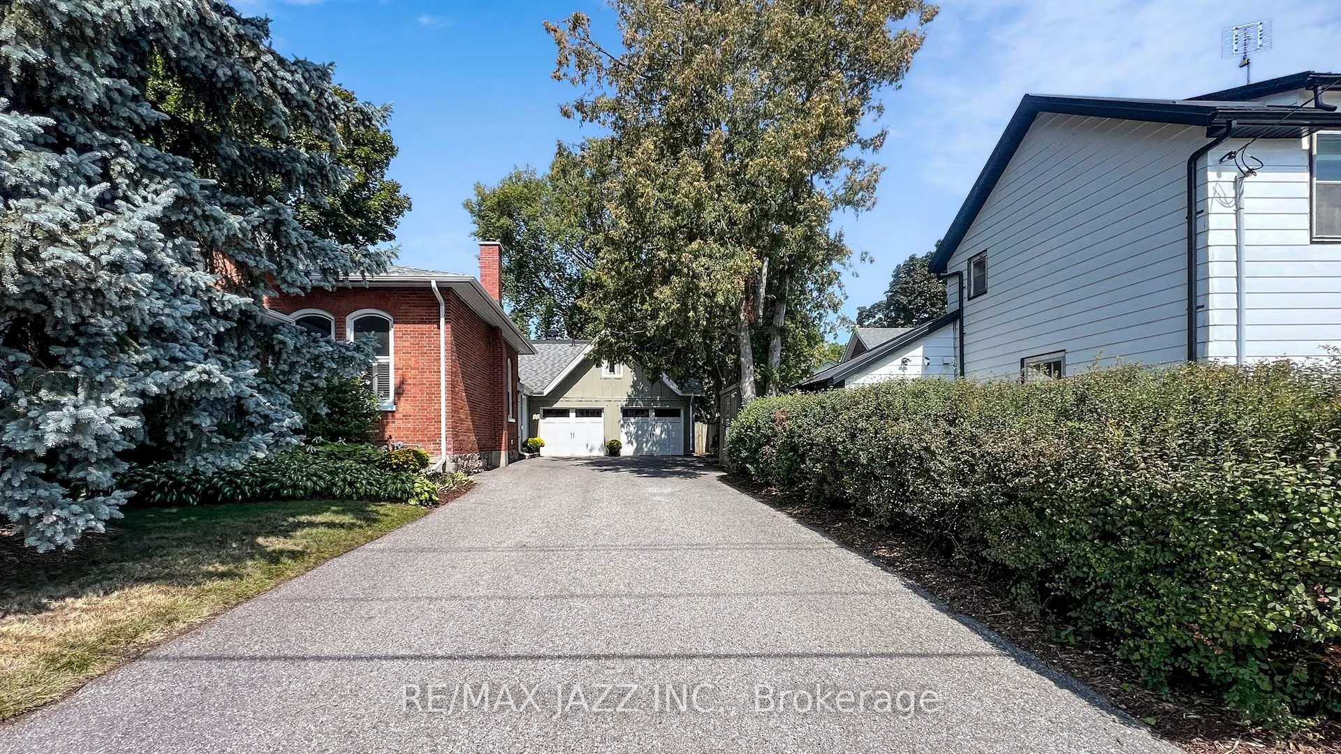 Photo 3 of 76 Queen Street, Clarington, Bowmanville — HOMEH