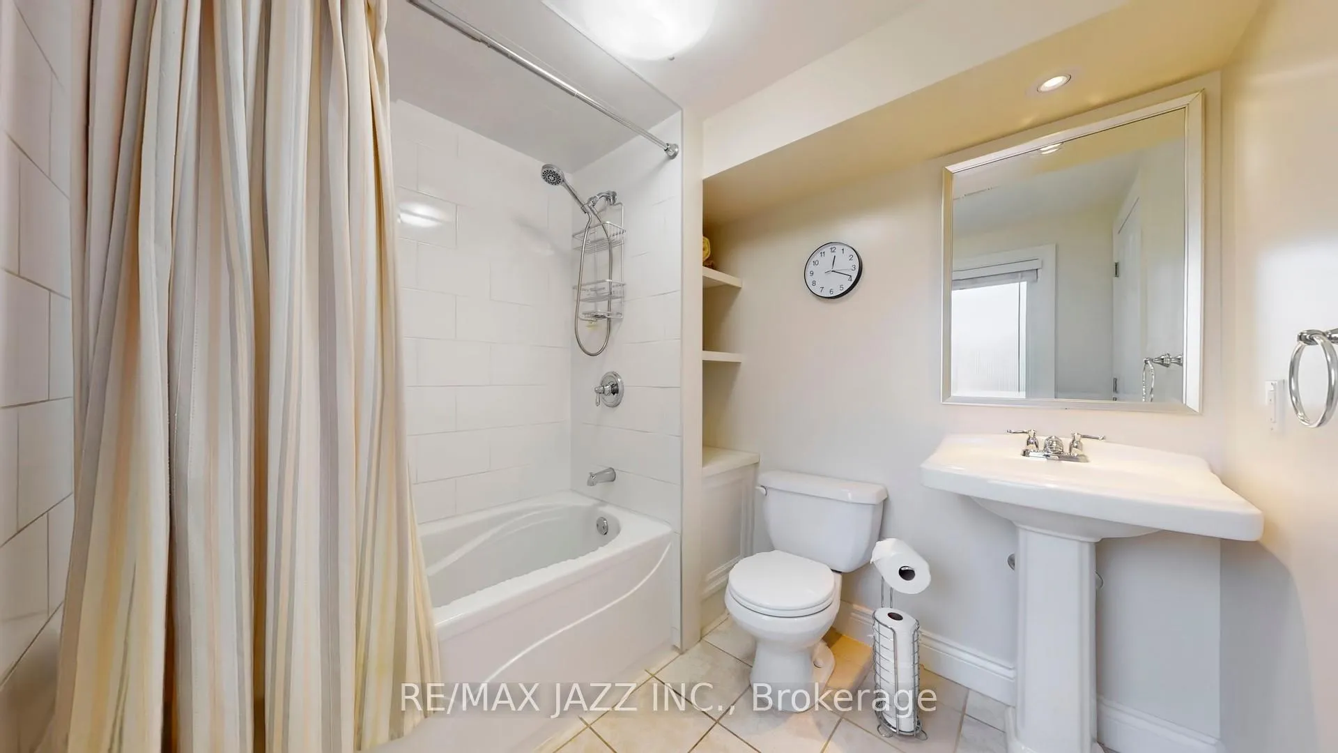 Photo 11 of 76 Queen Street, Clarington, Bowmanville — HOMEH