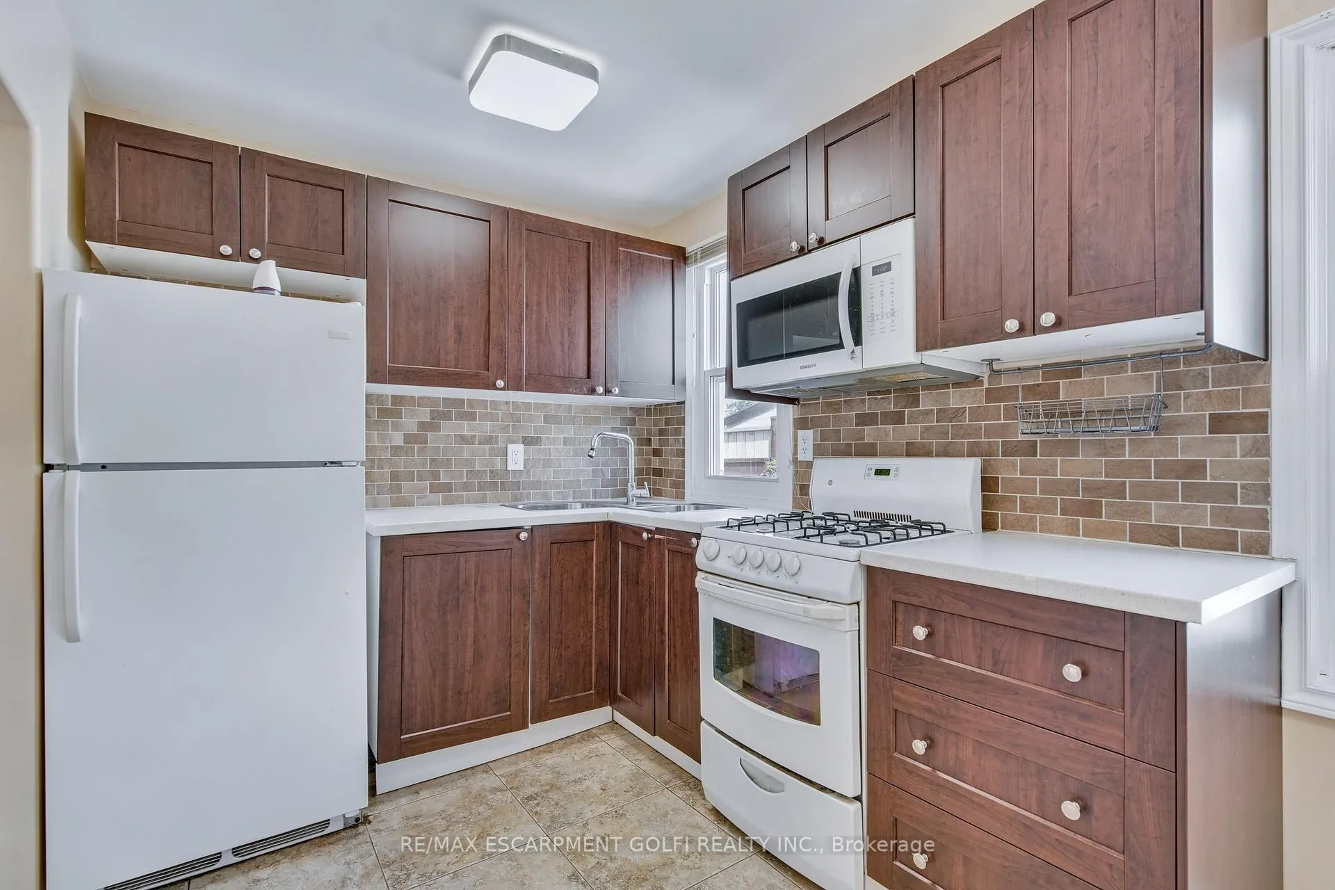 Photo 4 of 4313 Sixth Avenue, Niagara Falls, Cherrywood — HOMEH