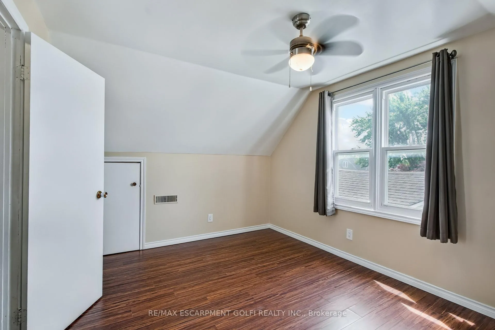 Photo 14 of 4313 Sixth Avenue, Niagara Falls, Cherrywood — HOMEH