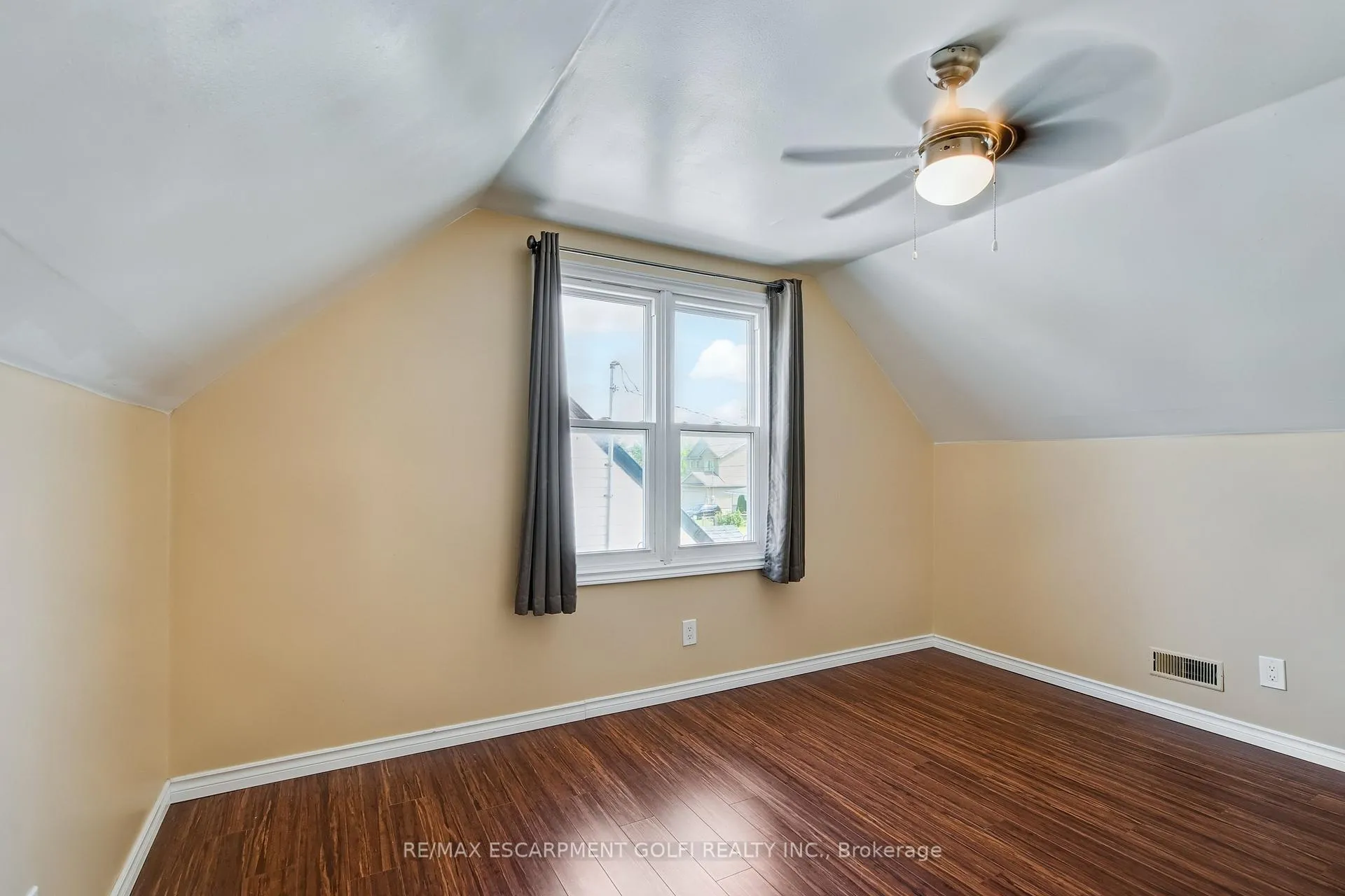 Photo 16 of 4313 Sixth Avenue, Niagara Falls, Cherrywood — HOMEH