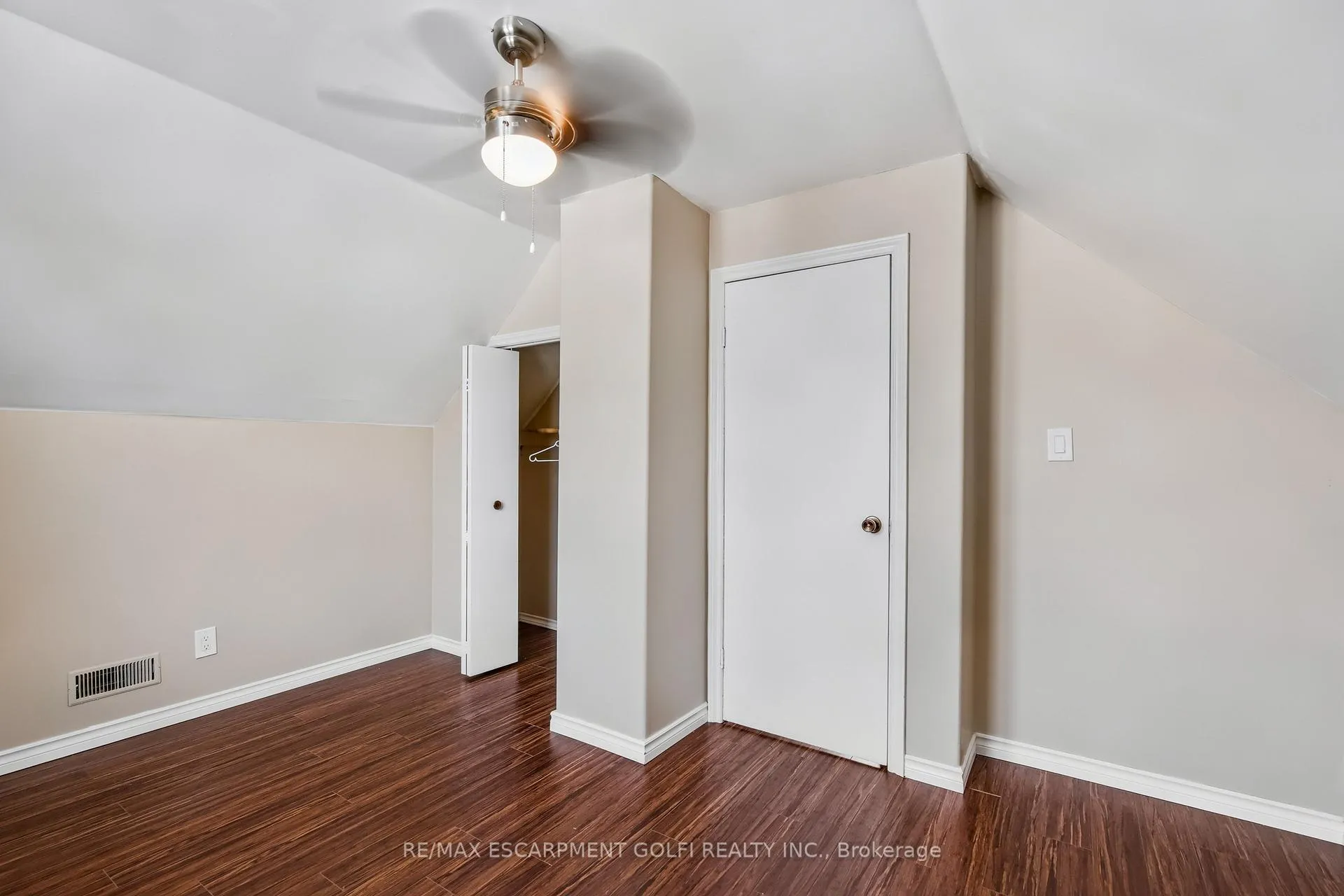 Photo 17 of 4313 Sixth Avenue, Niagara Falls, Cherrywood — HOMEH