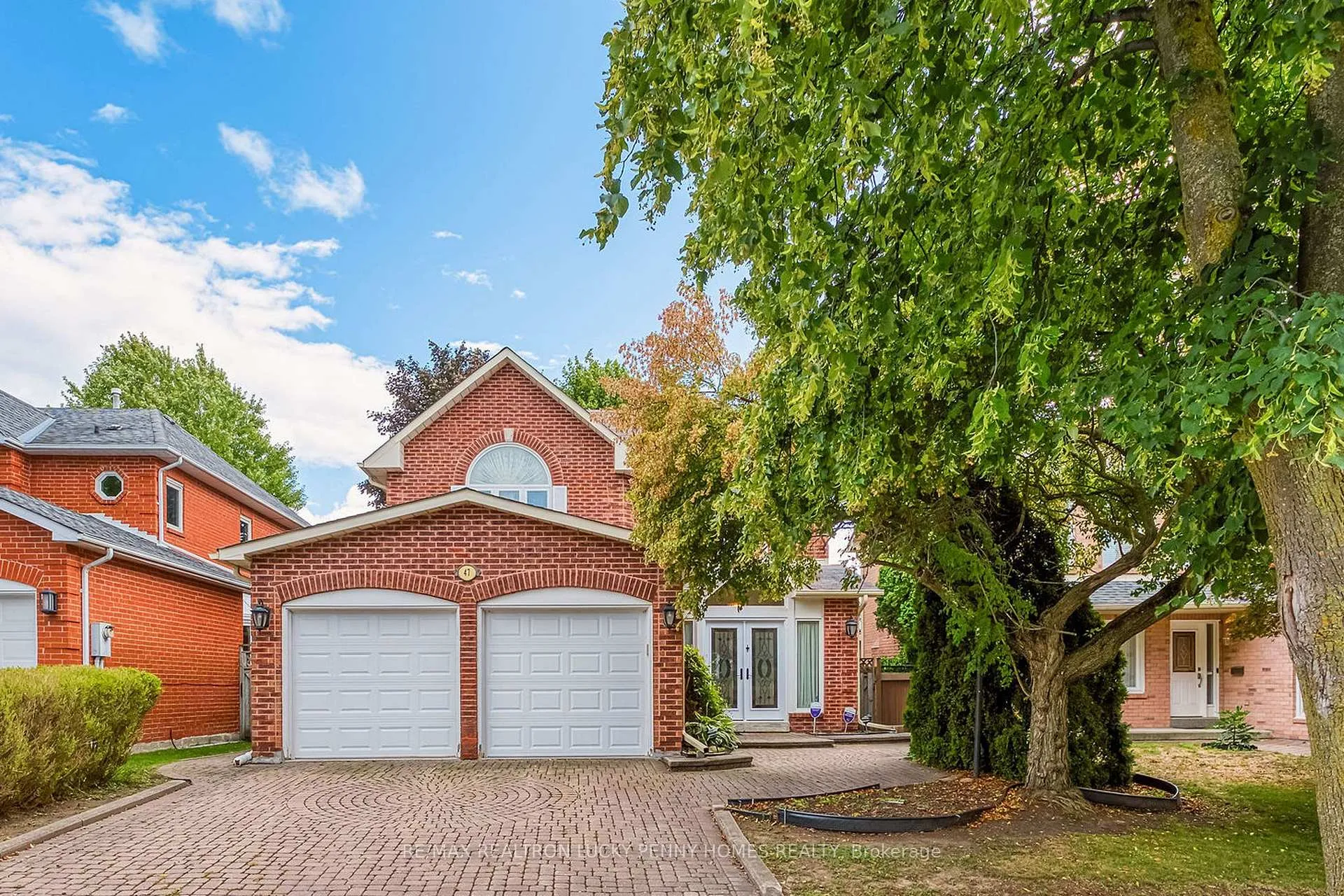 Photo 1 of 47 Tomlinson Circle, Markham, Buttonville — HOMEH