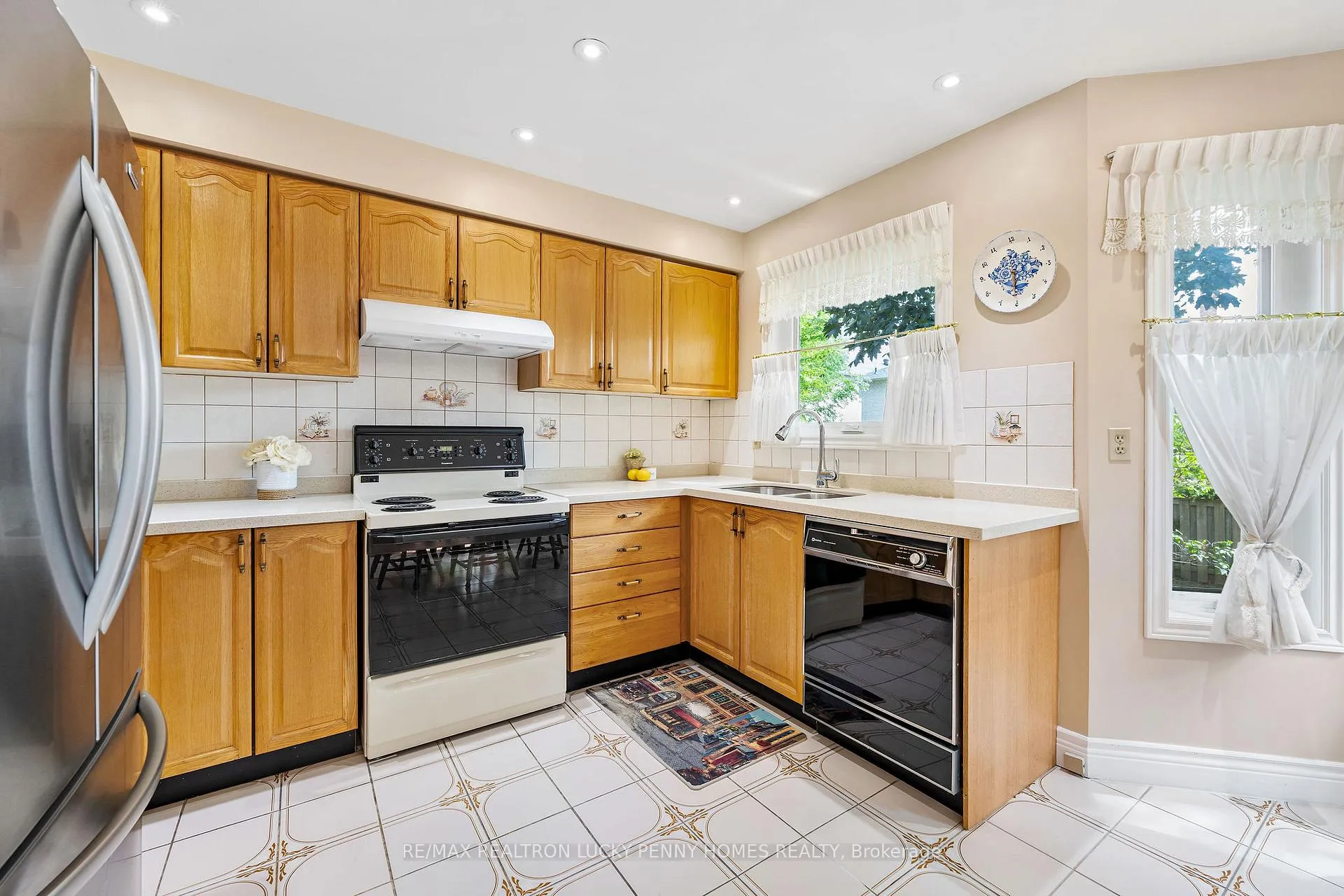 Photo 10 of 47 Tomlinson Circle, Markham, Buttonville — HOMEH