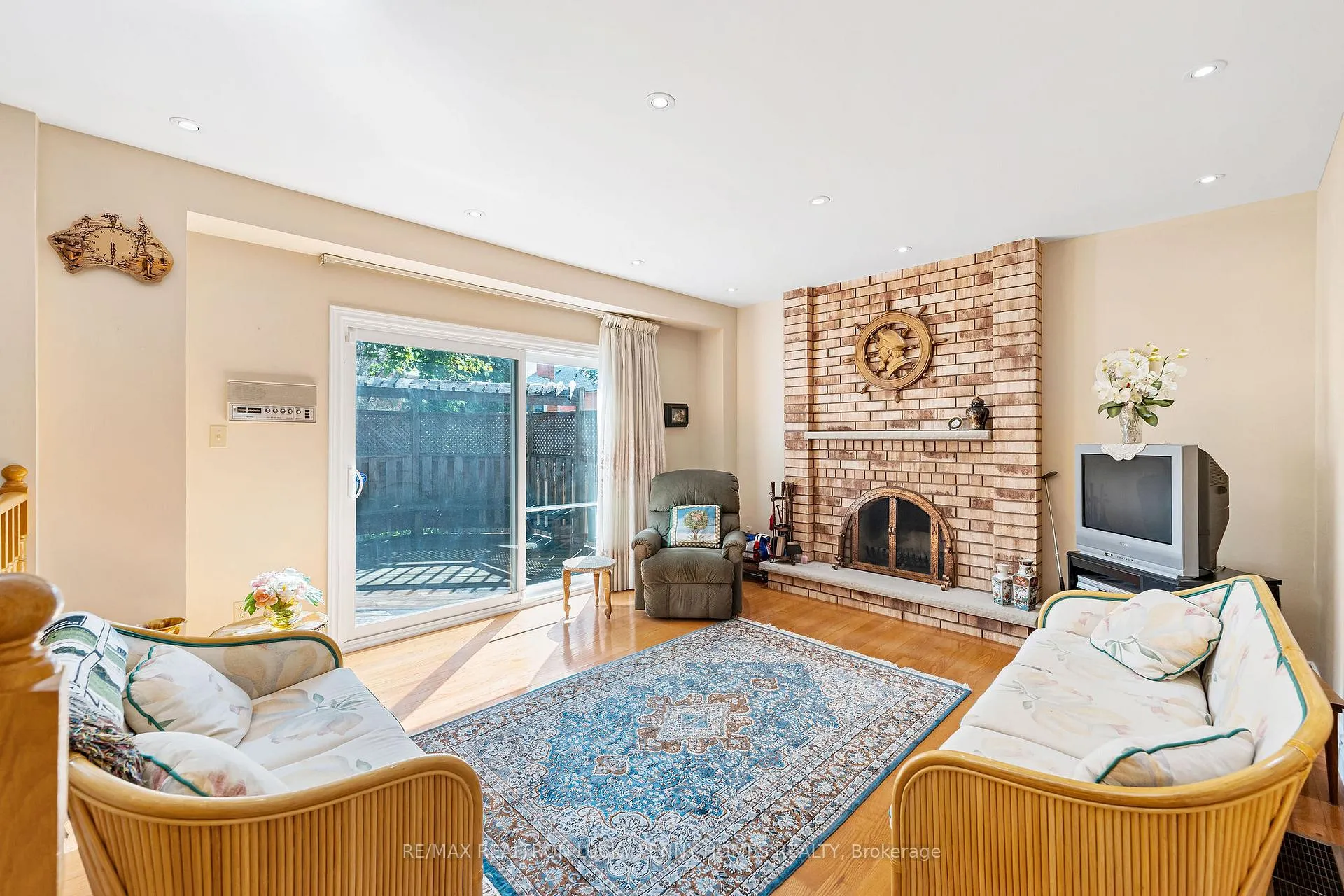 Photo 12 of 47 Tomlinson Circle, Markham, Buttonville — HOMEH