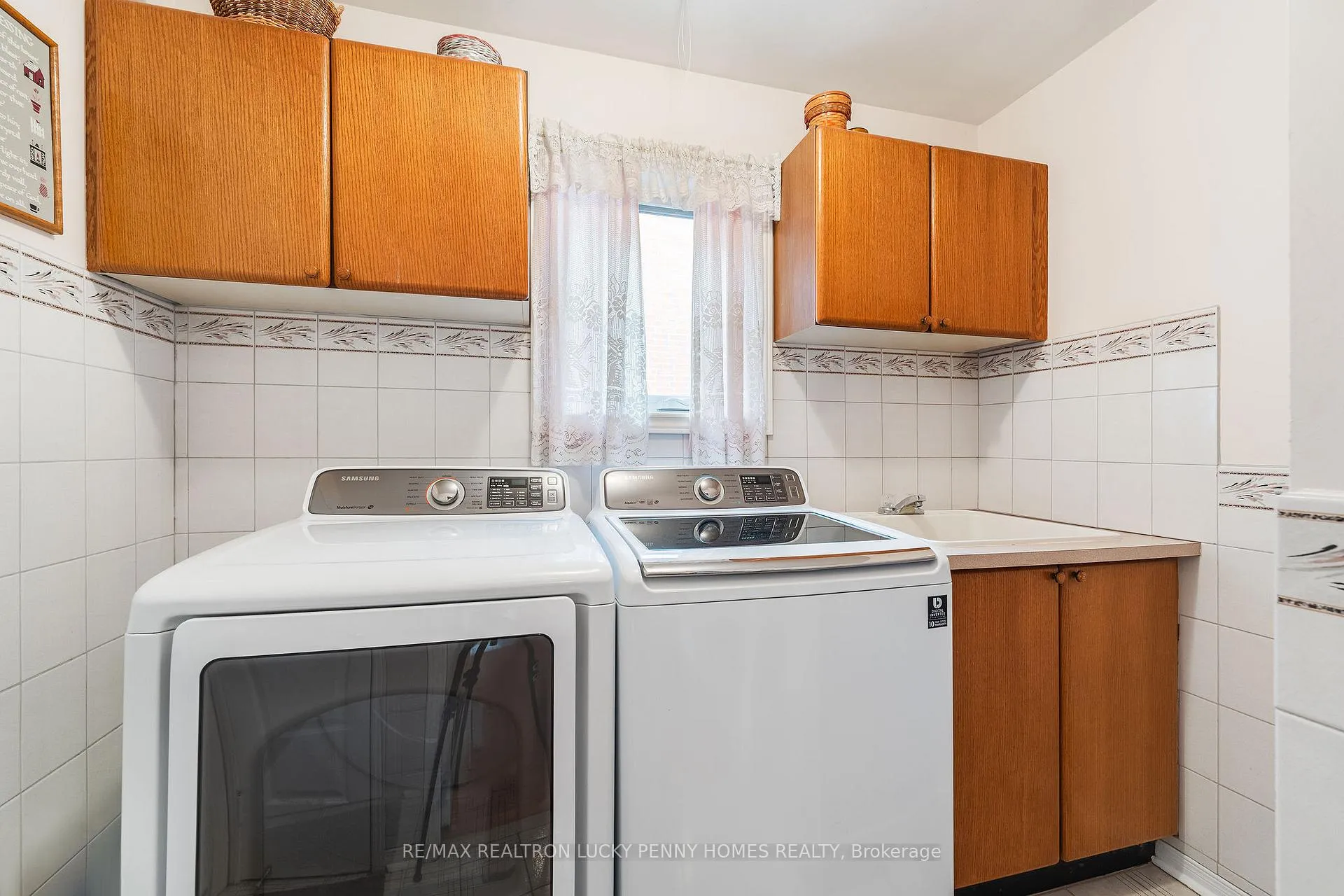 Photo 14 of 47 Tomlinson Circle, Markham, Buttonville — HOMEH