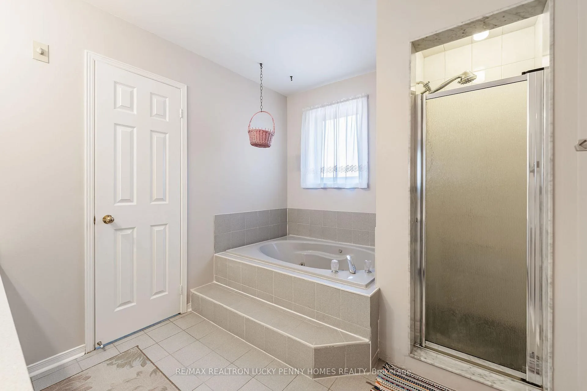 Photo 18 of 47 Tomlinson Circle, Markham, Buttonville — HOMEH