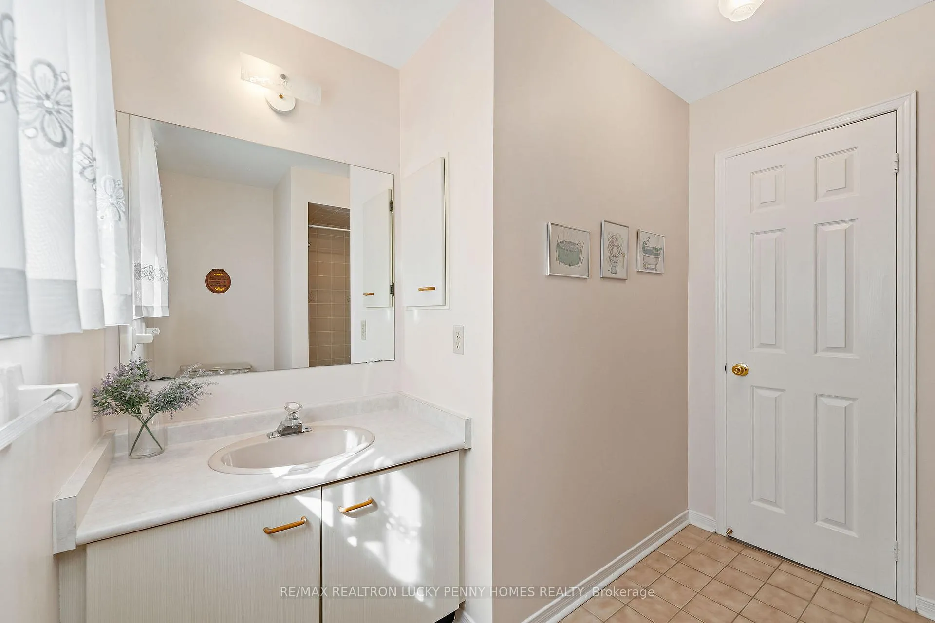Photo 23 of 47 Tomlinson Circle, Markham, Buttonville — HOMEH