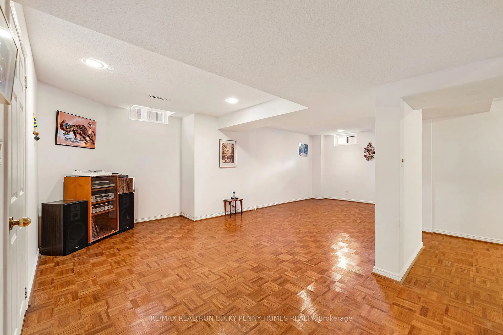 Photo 27 of 47 Tomlinson Circle, Markham, Buttonville — HOMEH