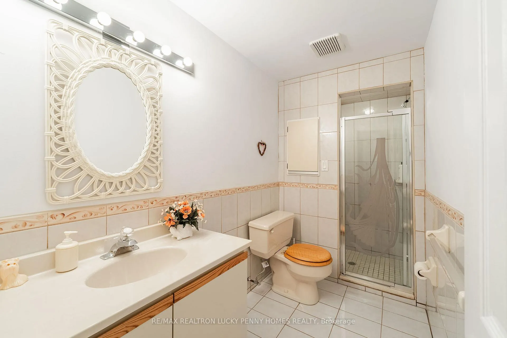 Photo 28 of 47 Tomlinson Circle, Markham, Buttonville — HOMEH