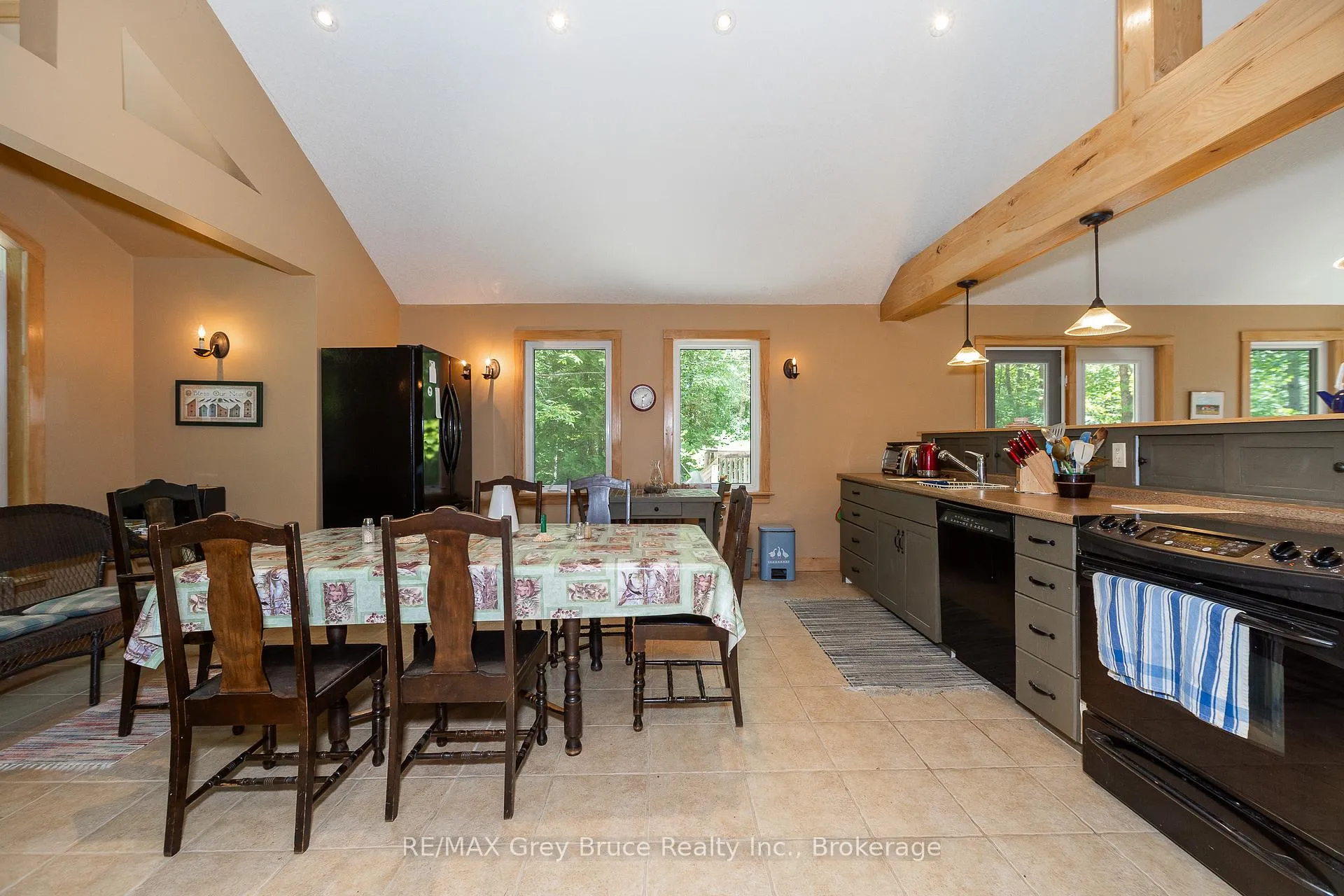 Photo 6 of 216152 Concession 4 Road, Chatsworth — HOMEH