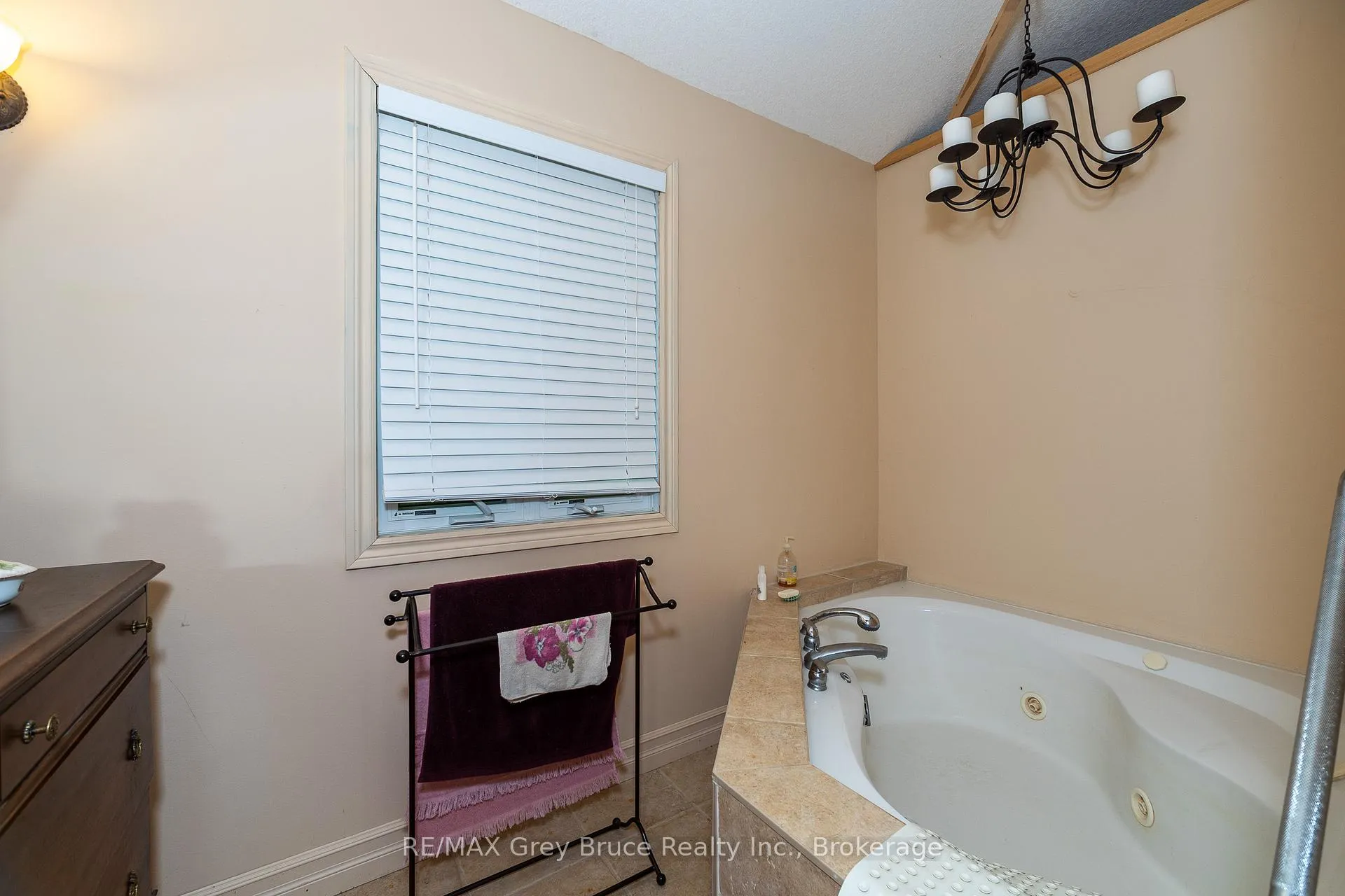 Photo 12 of 216152 Concession 4 Road, Chatsworth — HOMEH