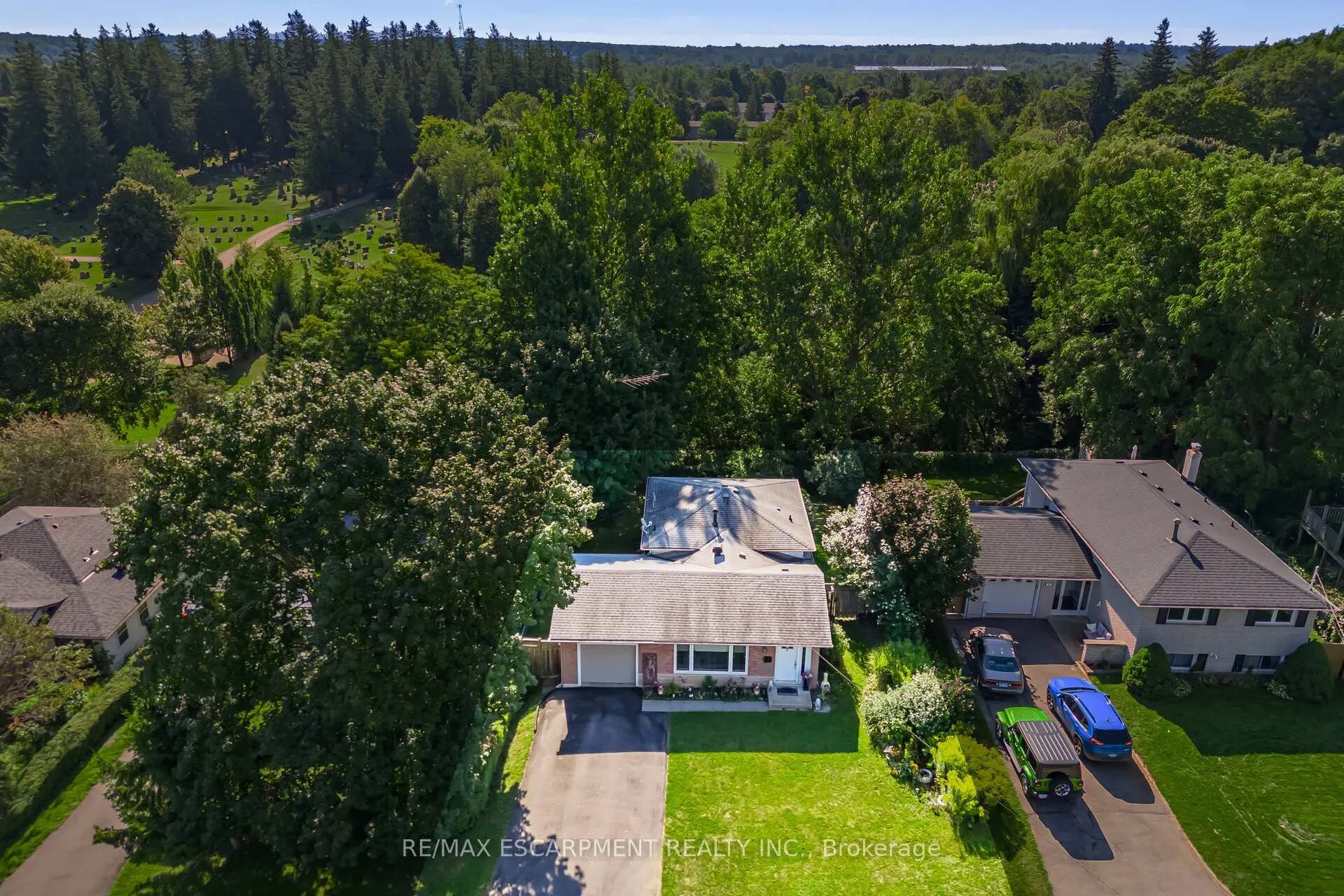 Photo 2 of 70 Cobblehill Road, Halton Hills, Acton — HOMEH