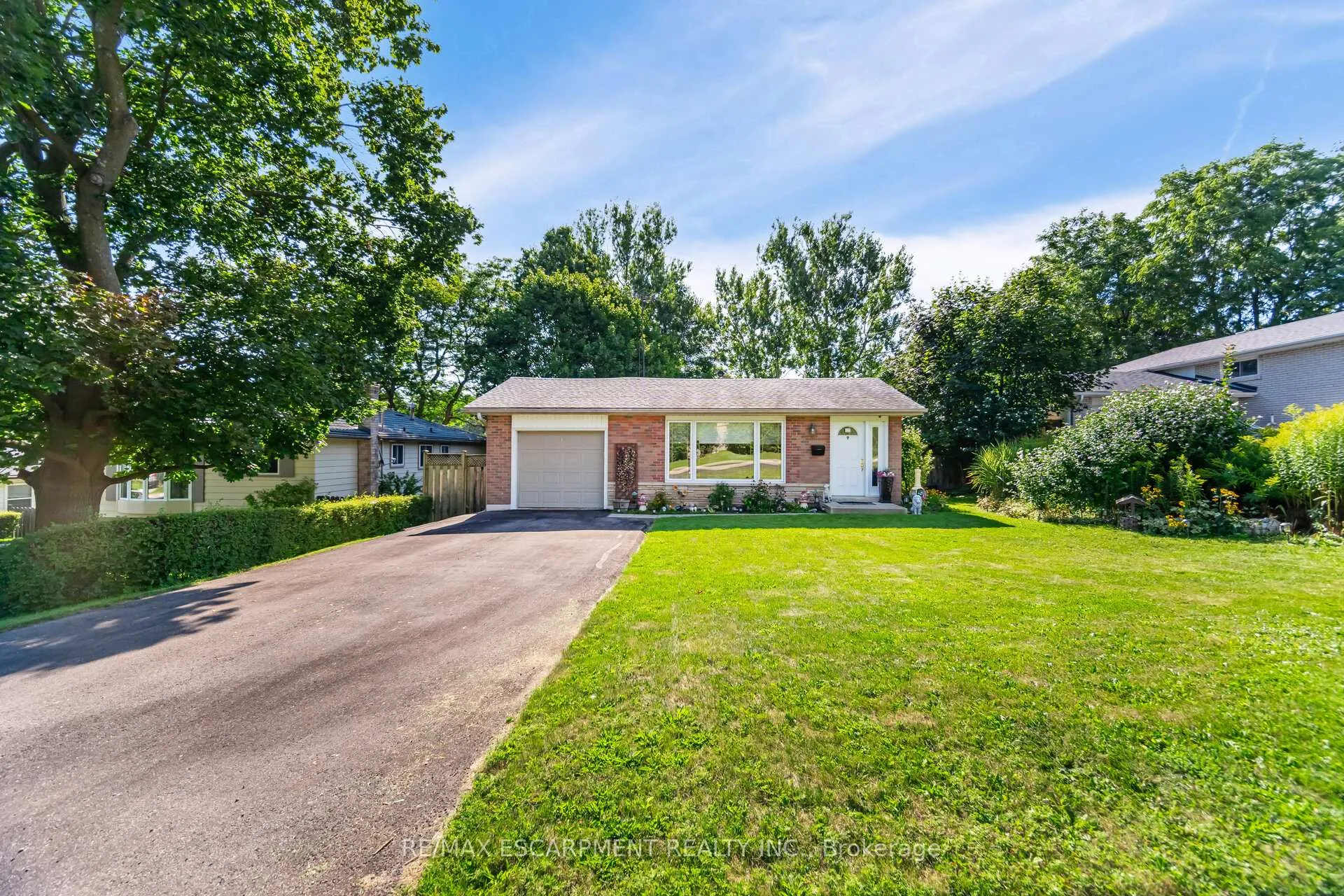 Photo 5 of 70 Cobblehill Road, Halton Hills, Acton — HOMEH