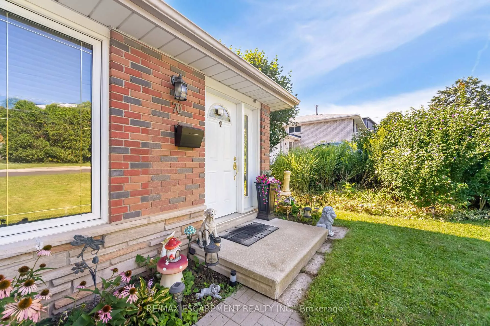 Photo 7 of 70 Cobblehill Road, Halton Hills, Acton — HOMEH