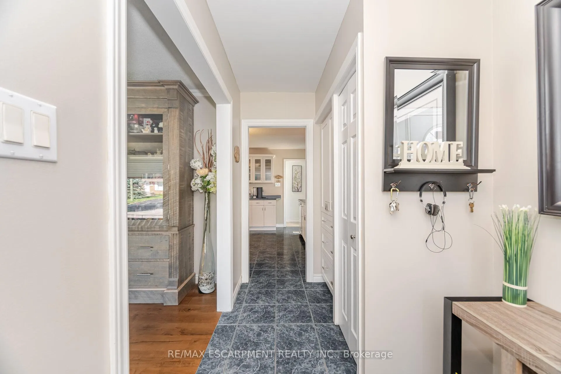 Photo 10 of 70 Cobblehill Road, Halton Hills, Acton — HOMEH