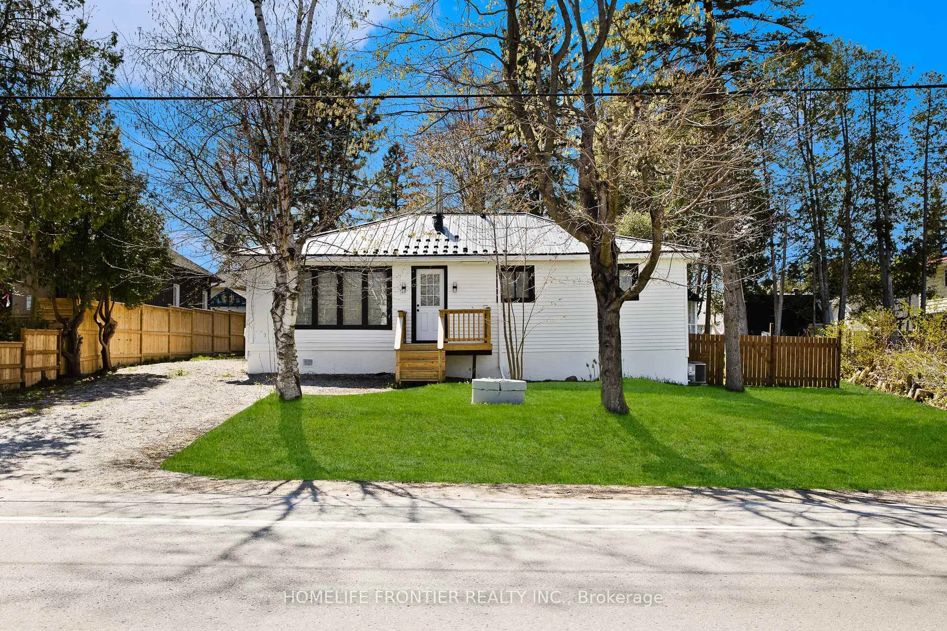 Photo 2 of 1786 St Johns Road, Innisfil, Alcona — HOMEH