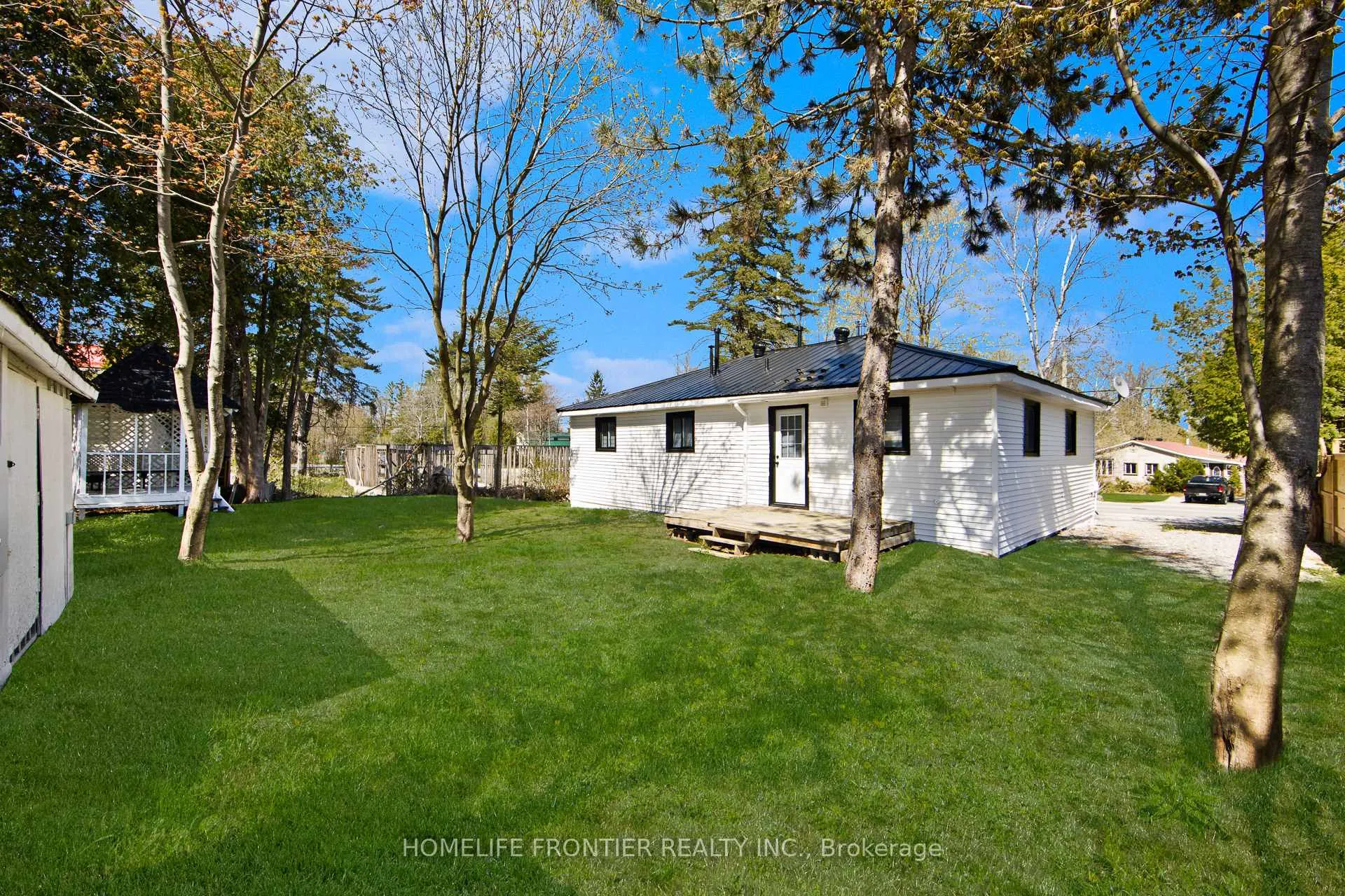 Photo 17 of 1786 St Johns Road, Innisfil, Alcona — HOMEH