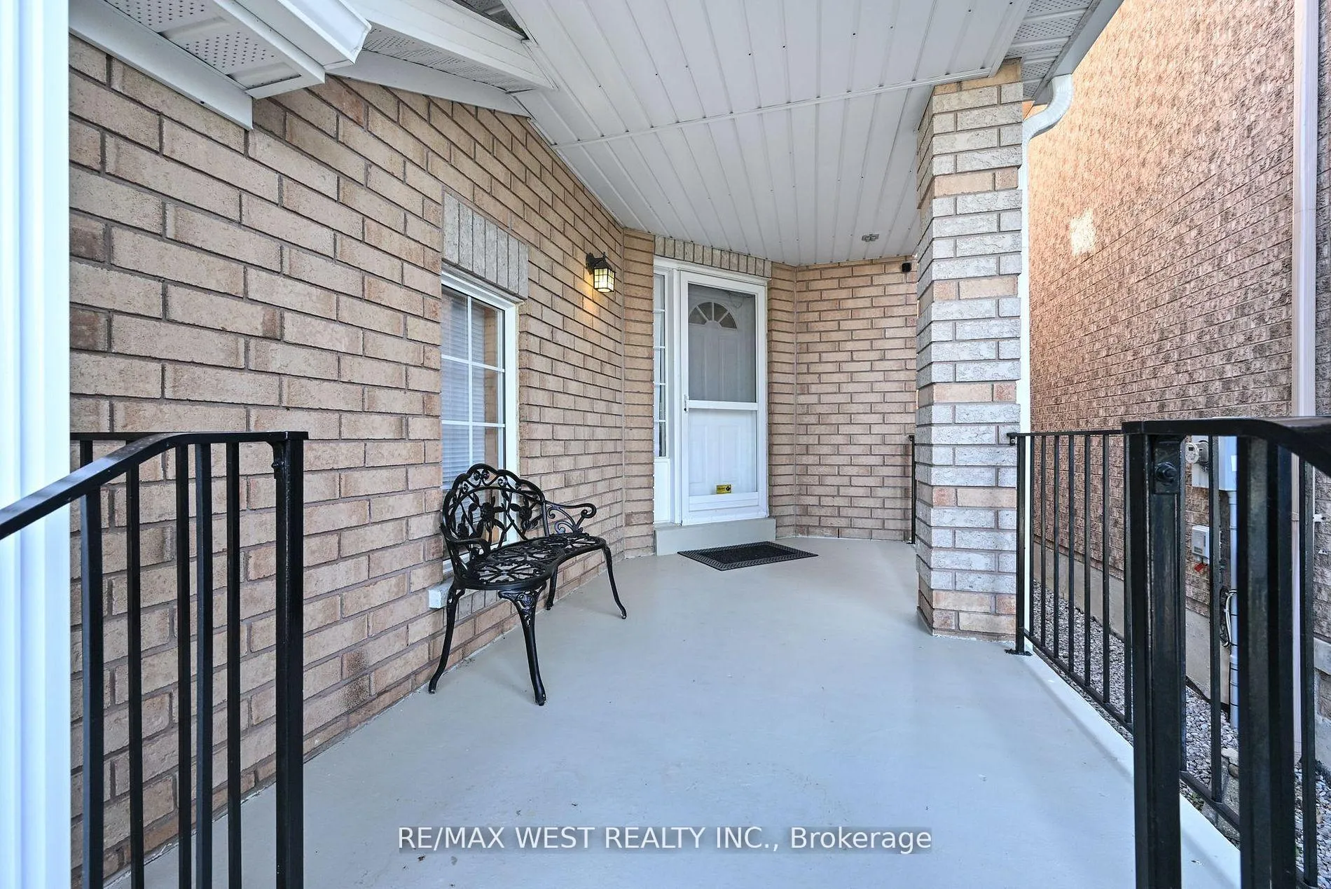 Photo 2 of 32 Crestridge Drive, Caledon, Bolton North — HOMEH