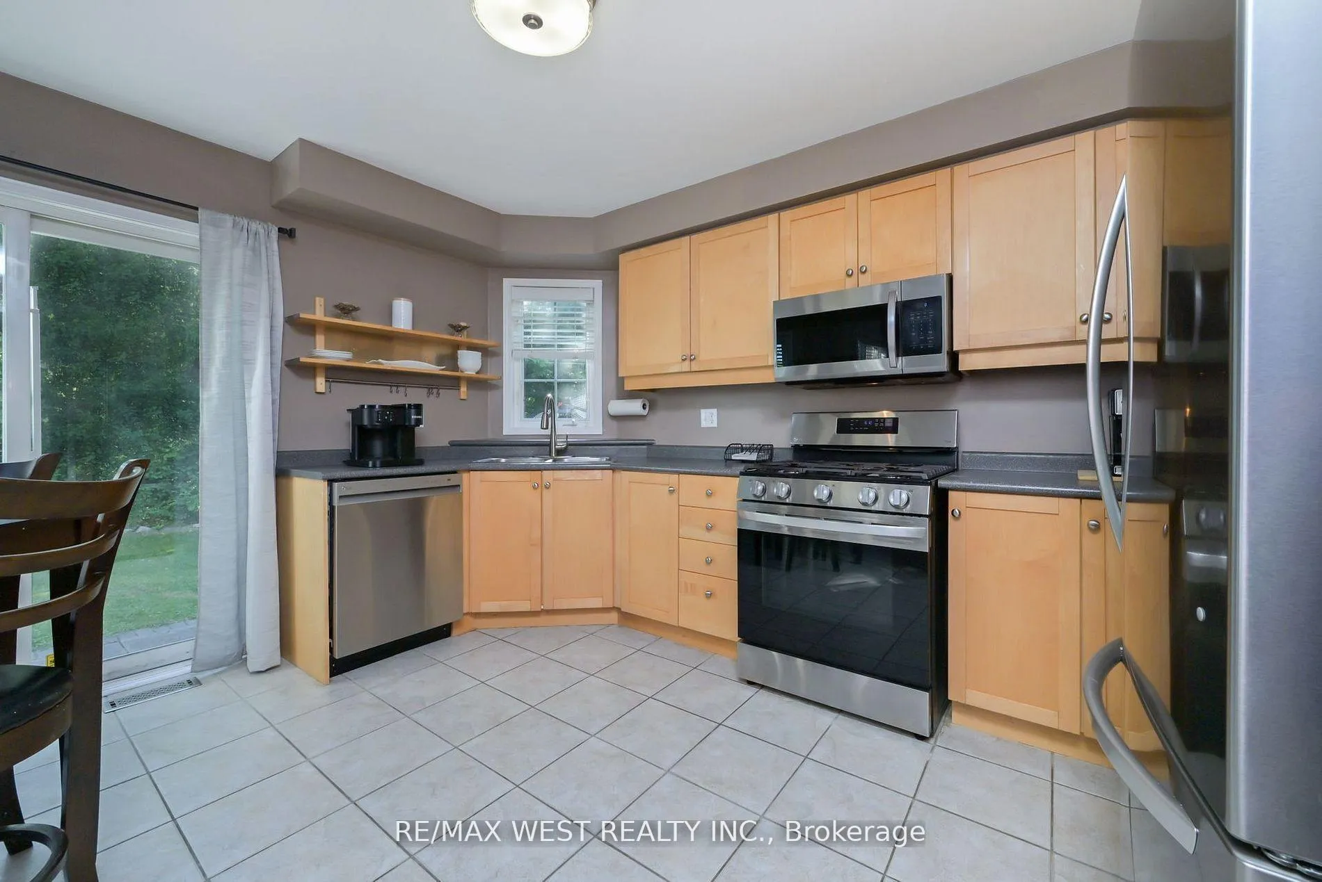 Photo 4 of 32 Crestridge Drive, Caledon, Bolton North — HOMEH