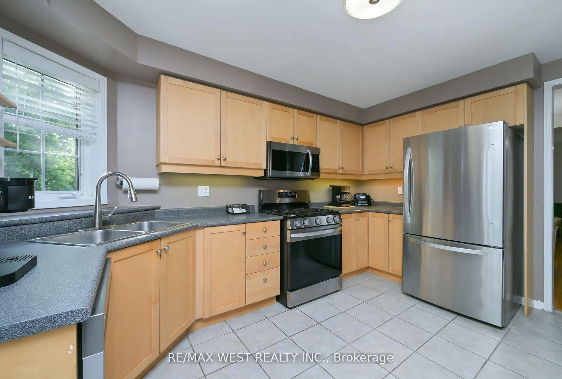 Photo 5 of 32 Crestridge Drive, Caledon, Bolton North — HOMEH