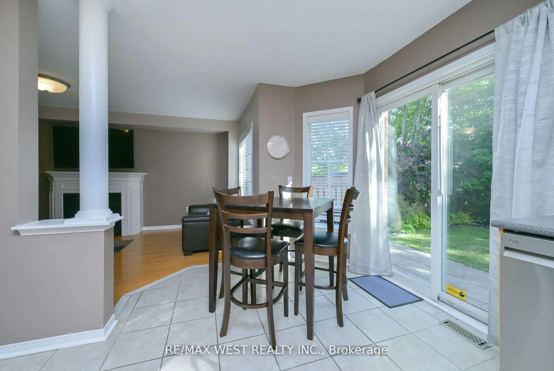Photo 6 of 32 Crestridge Drive, Caledon, Bolton North — HOMEH