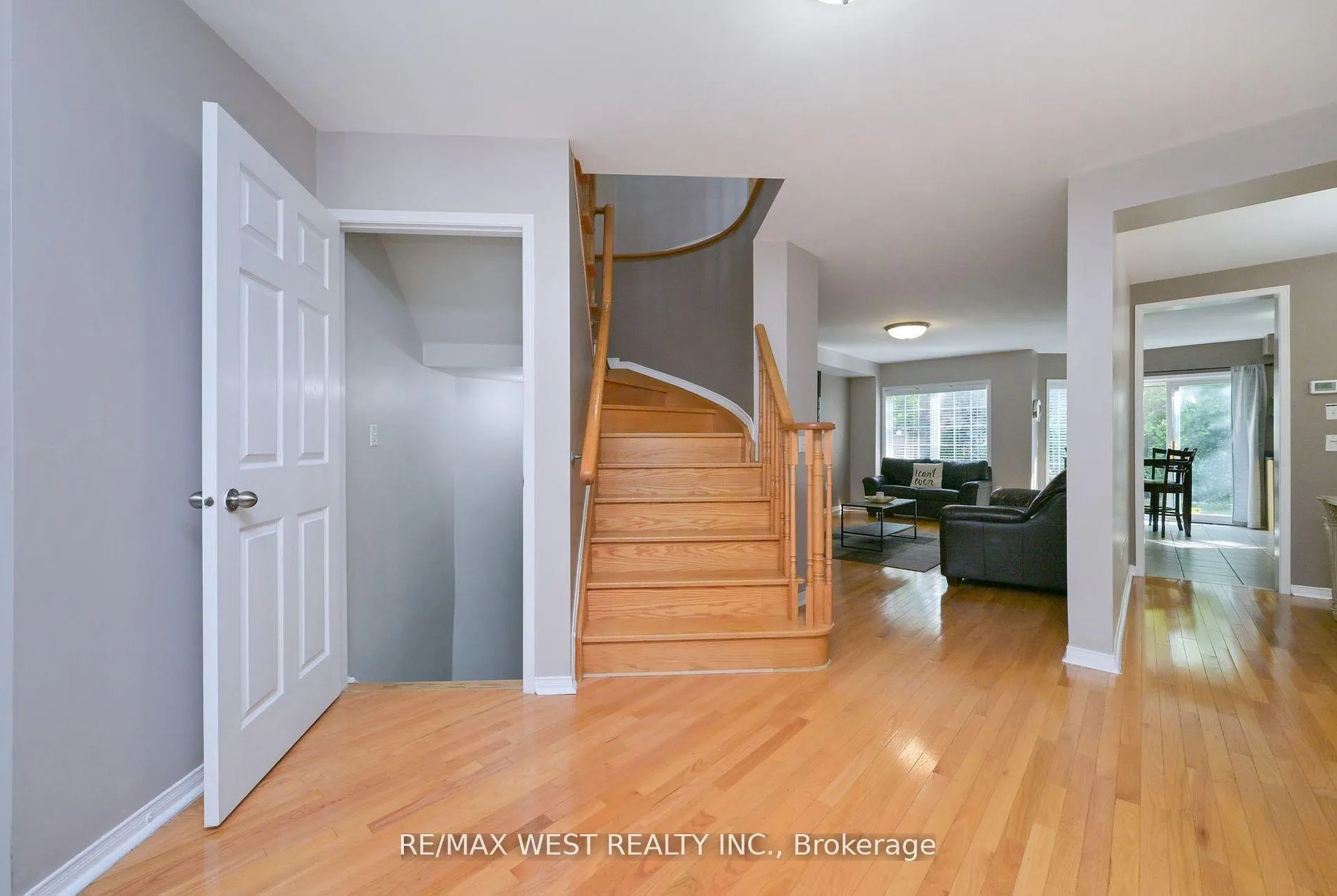 Photo 14 of 32 Crestridge Drive, Caledon, Bolton North — HOMEH