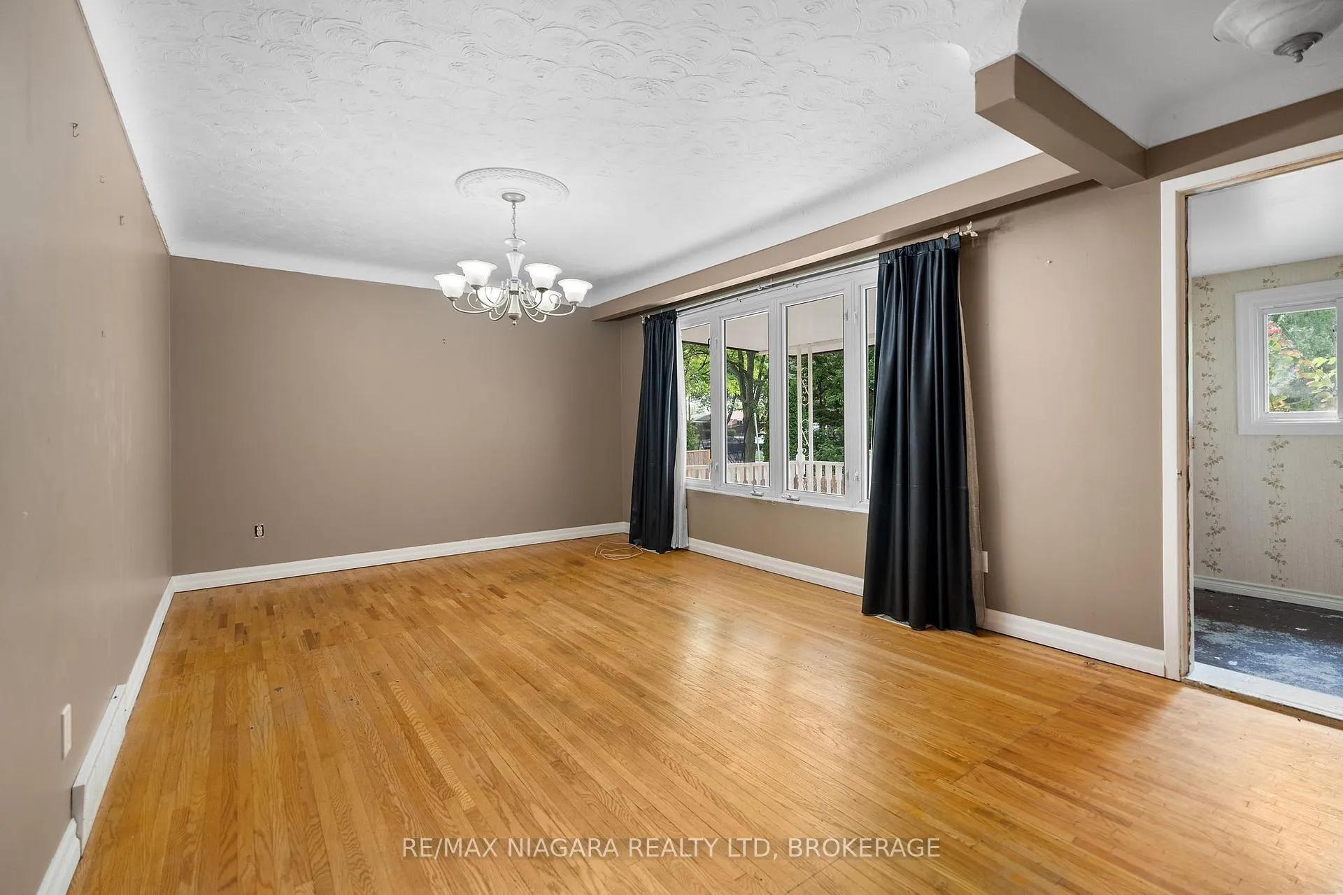 Photo 6 of 4107 Campbell Avenue, Niagara Falls, Chippawa — HOMEH