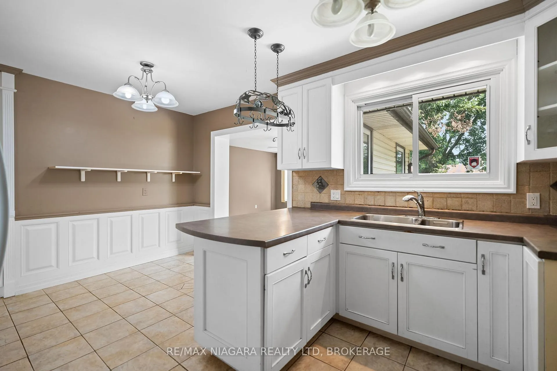 Photo 8 of 4107 Campbell Avenue, Niagara Falls, Chippawa — HOMEH