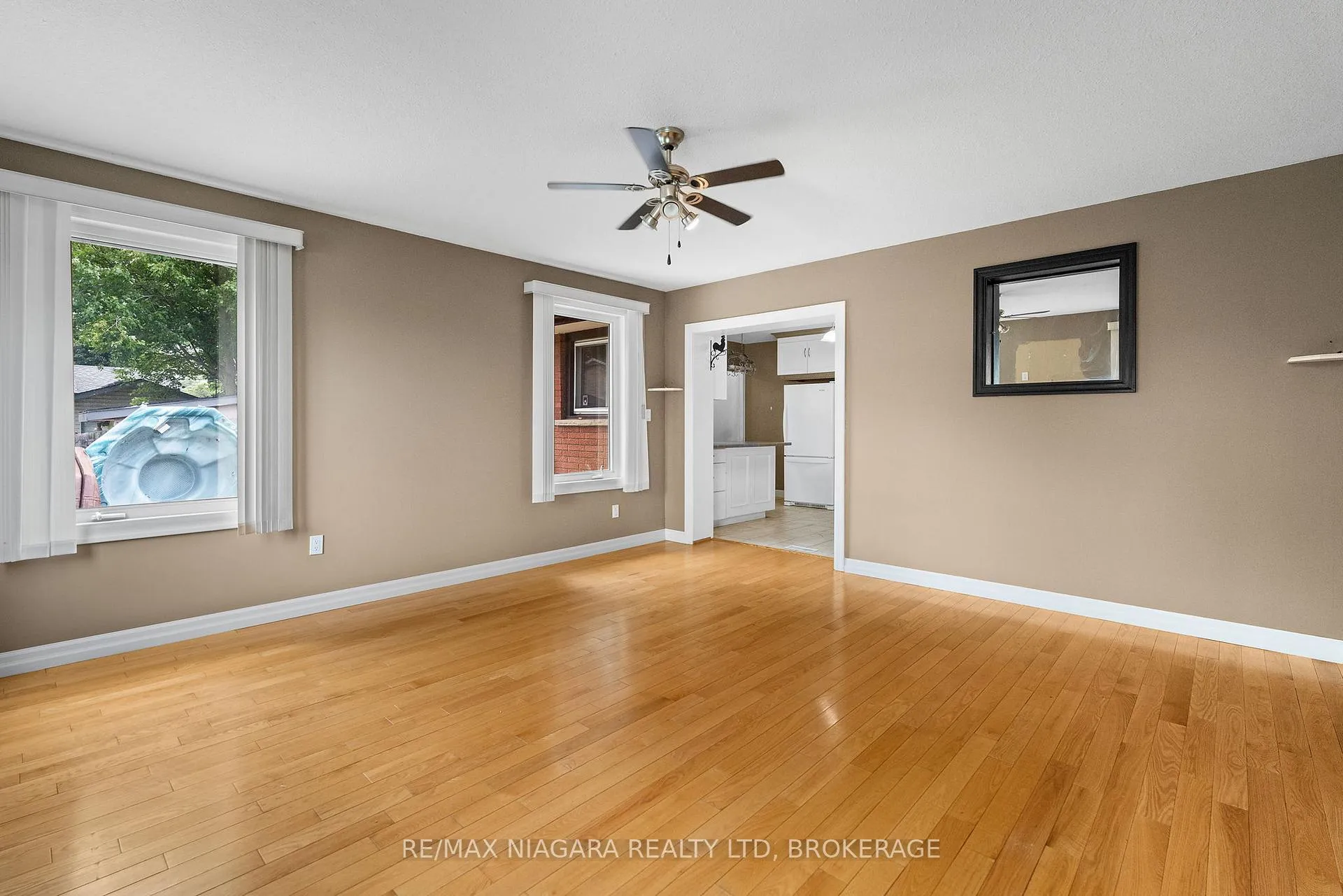 Photo 10 of 4107 Campbell Avenue, Niagara Falls, Chippawa — HOMEH
