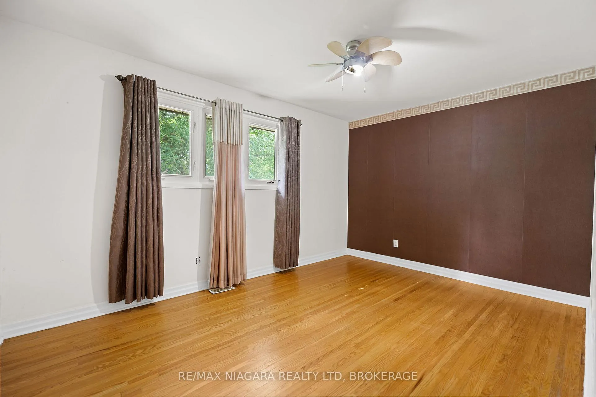 Photo 13 of 4107 Campbell Avenue, Niagara Falls, Chippawa — HOMEH