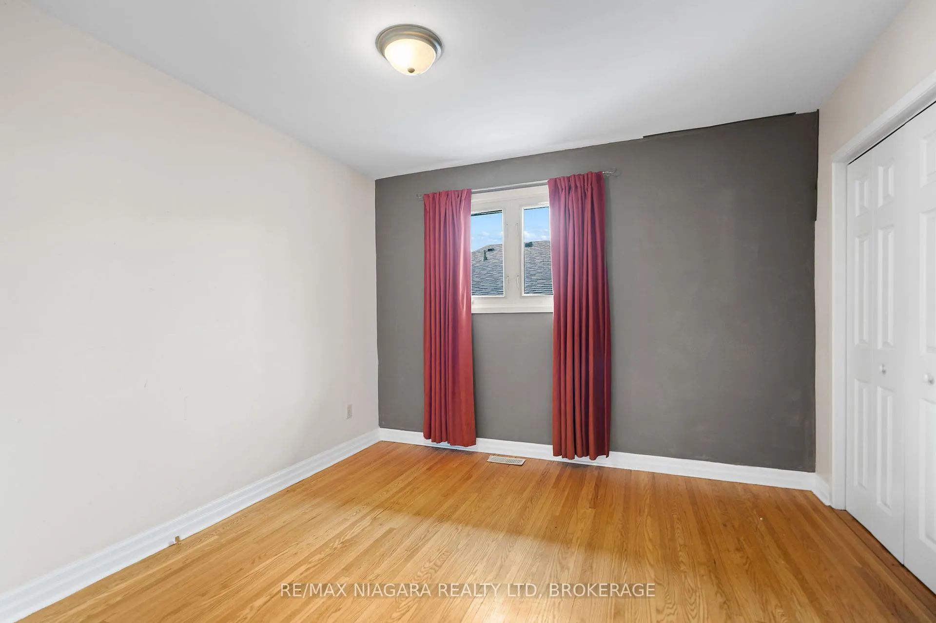 Photo 15 of 4107 Campbell Avenue, Niagara Falls, Chippawa — HOMEH