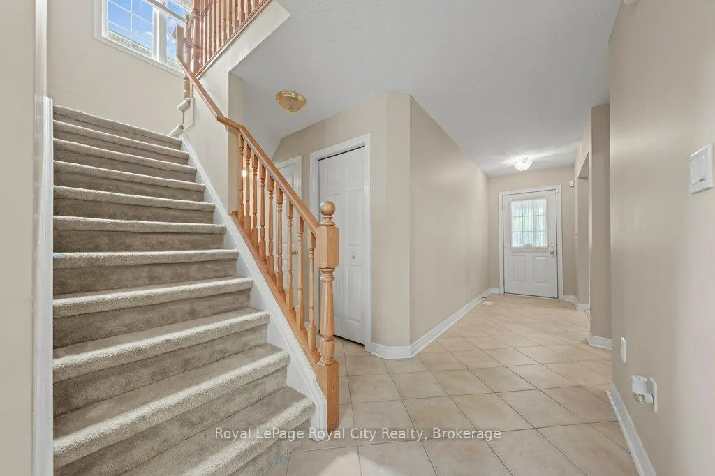 Photo 2 of 119 McArthur Crescent, Guelph, Pineridge/Westminster Woods — HOMEH