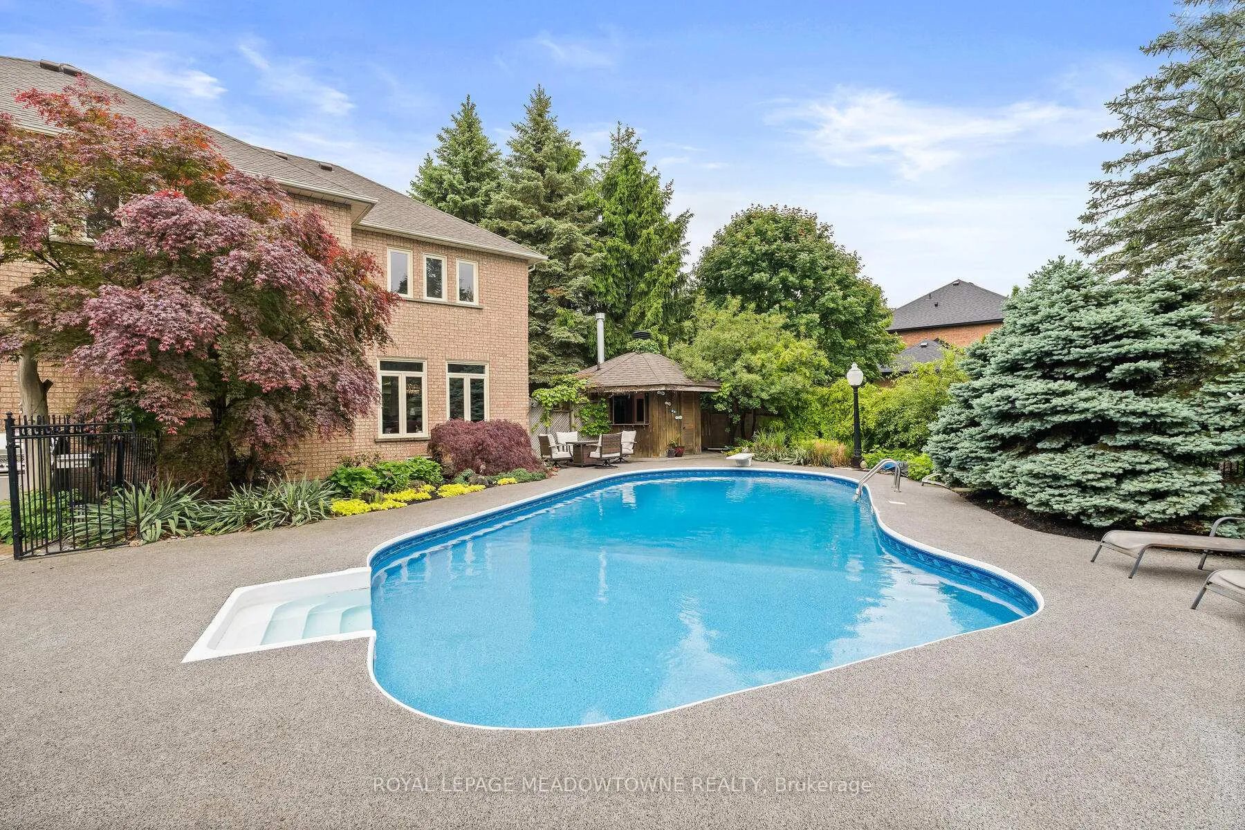 Photo 2 of 3 Thomas Court, Halton Hills, Georgetown — HOMEH