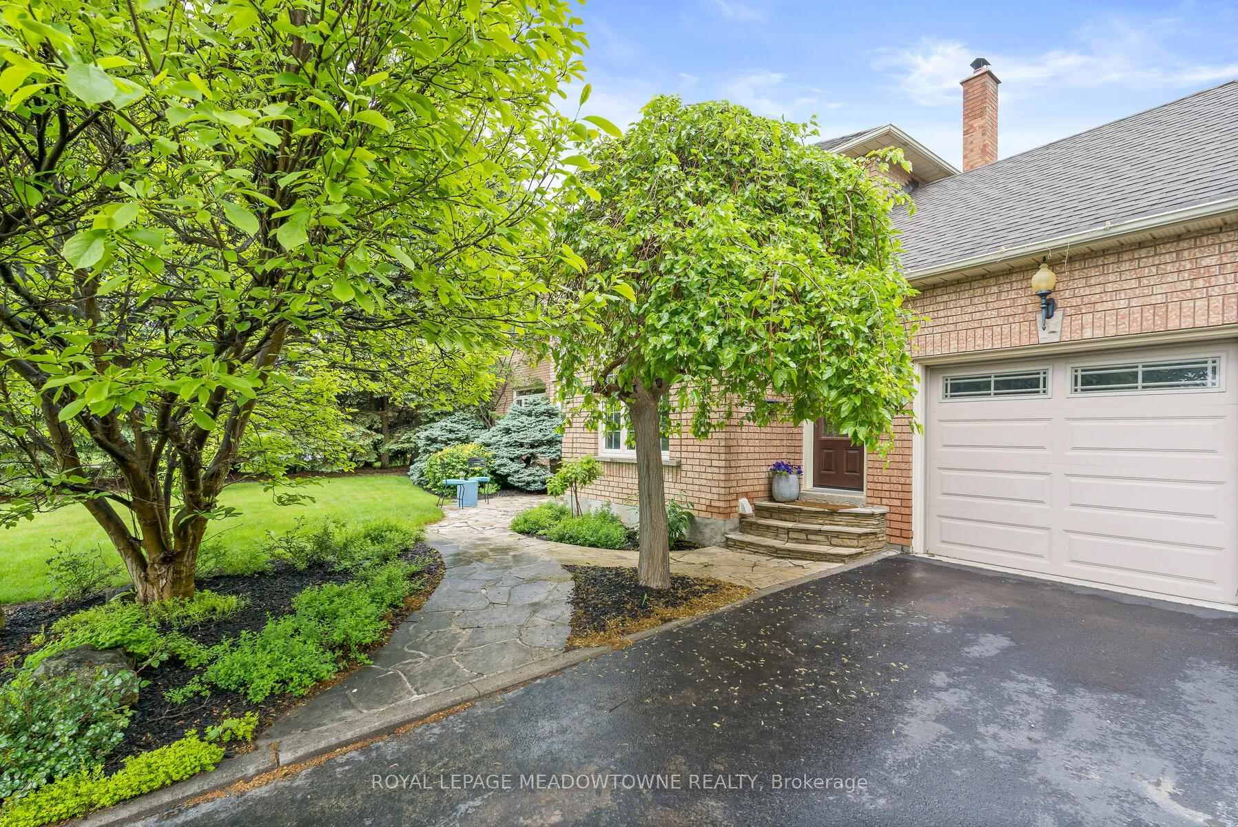 Photo 3 of 3 Thomas Court, Halton Hills, Georgetown — HOMEH