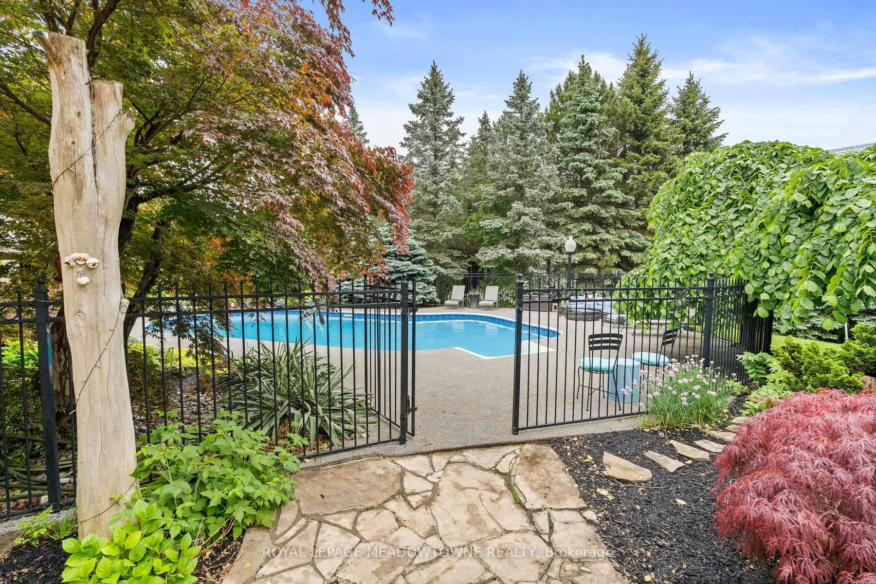 Photo 41 of 3 Thomas Court, Halton Hills, Georgetown — HOMEH