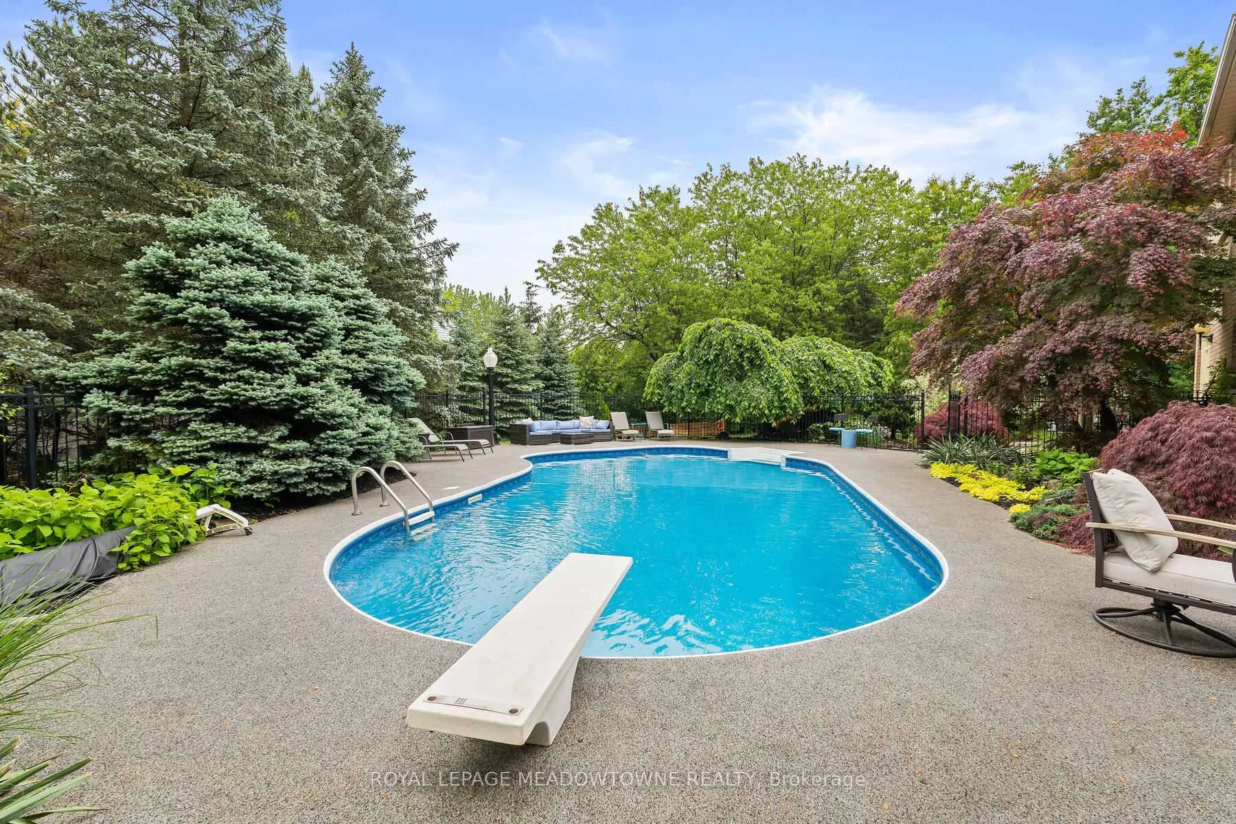 Photo 44 of 3 Thomas Court, Halton Hills, Georgetown — HOMEH