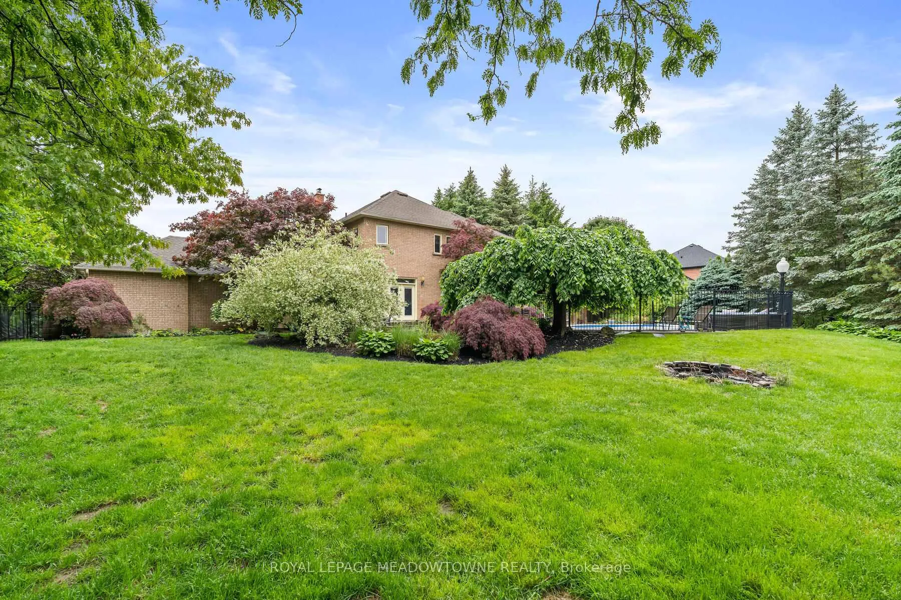 Photo 48 of 3 Thomas Court, Halton Hills, Georgetown — HOMEH