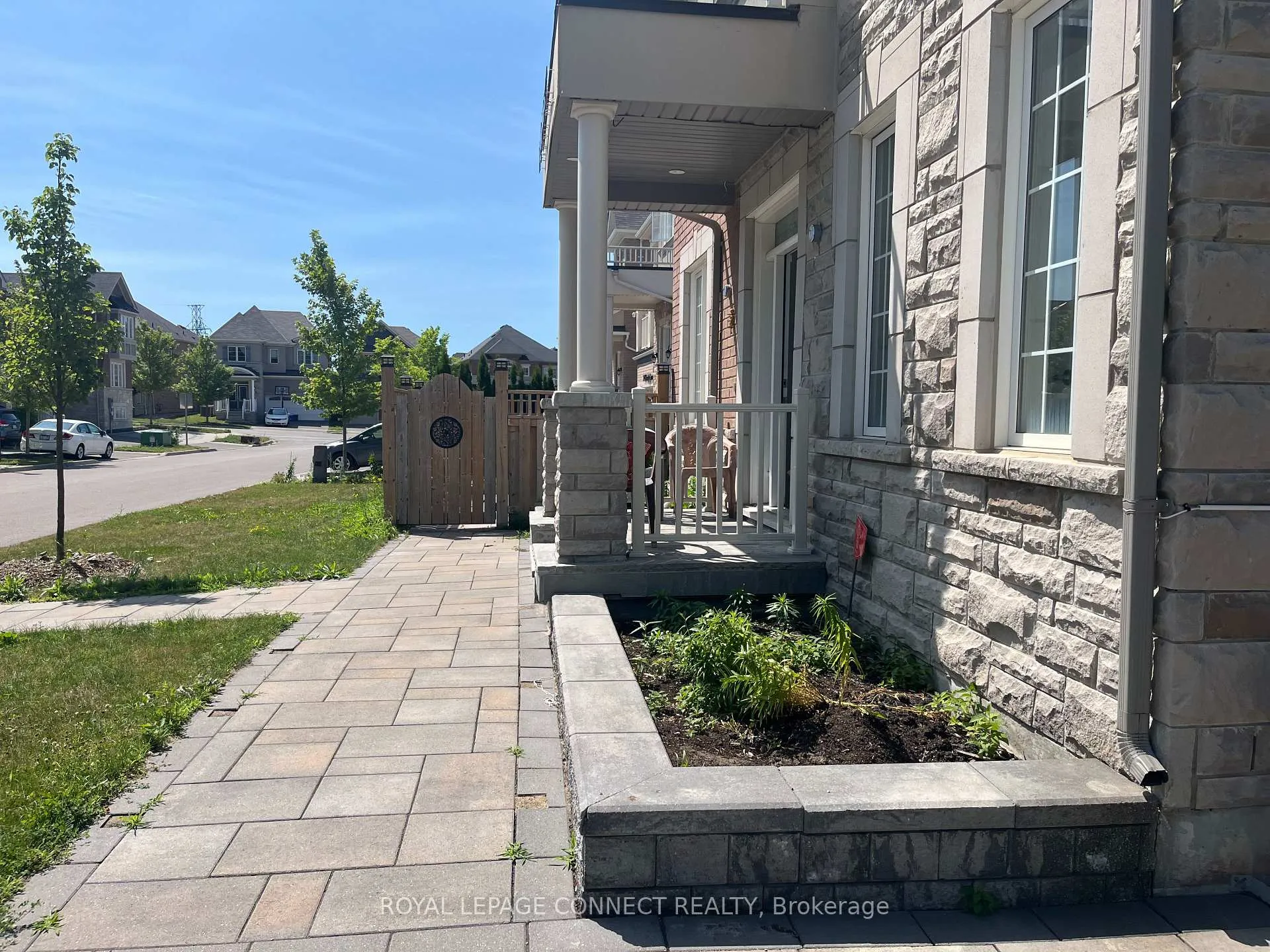 Photo 4 of 2427 Moonlight Crescent, Pickering, Rural Pickering — HOMEH