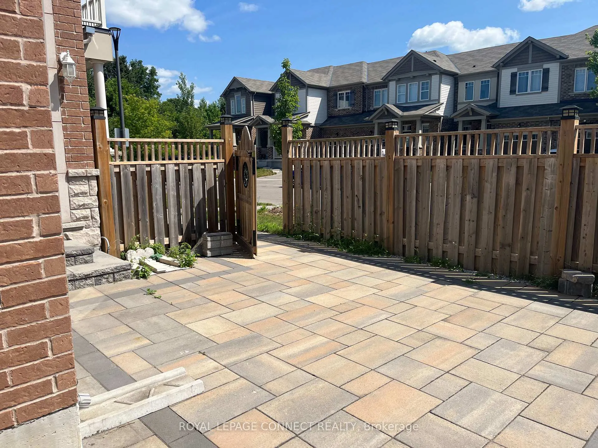 Photo 8 of 2427 Moonlight Crescent, Pickering, Rural Pickering — HOMEH
