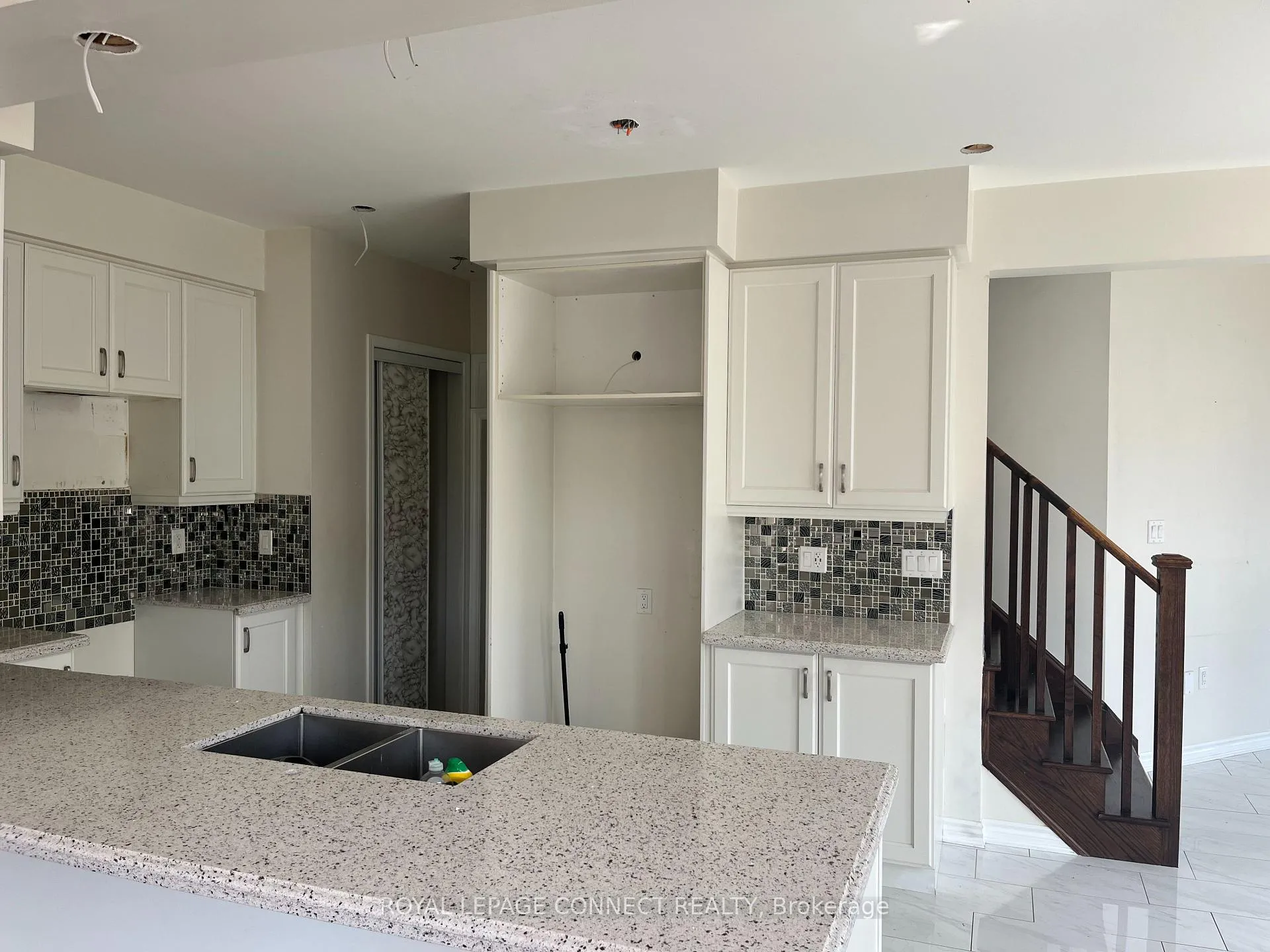 Photo 19 of 2427 Moonlight Crescent, Pickering, Rural Pickering — HOMEH