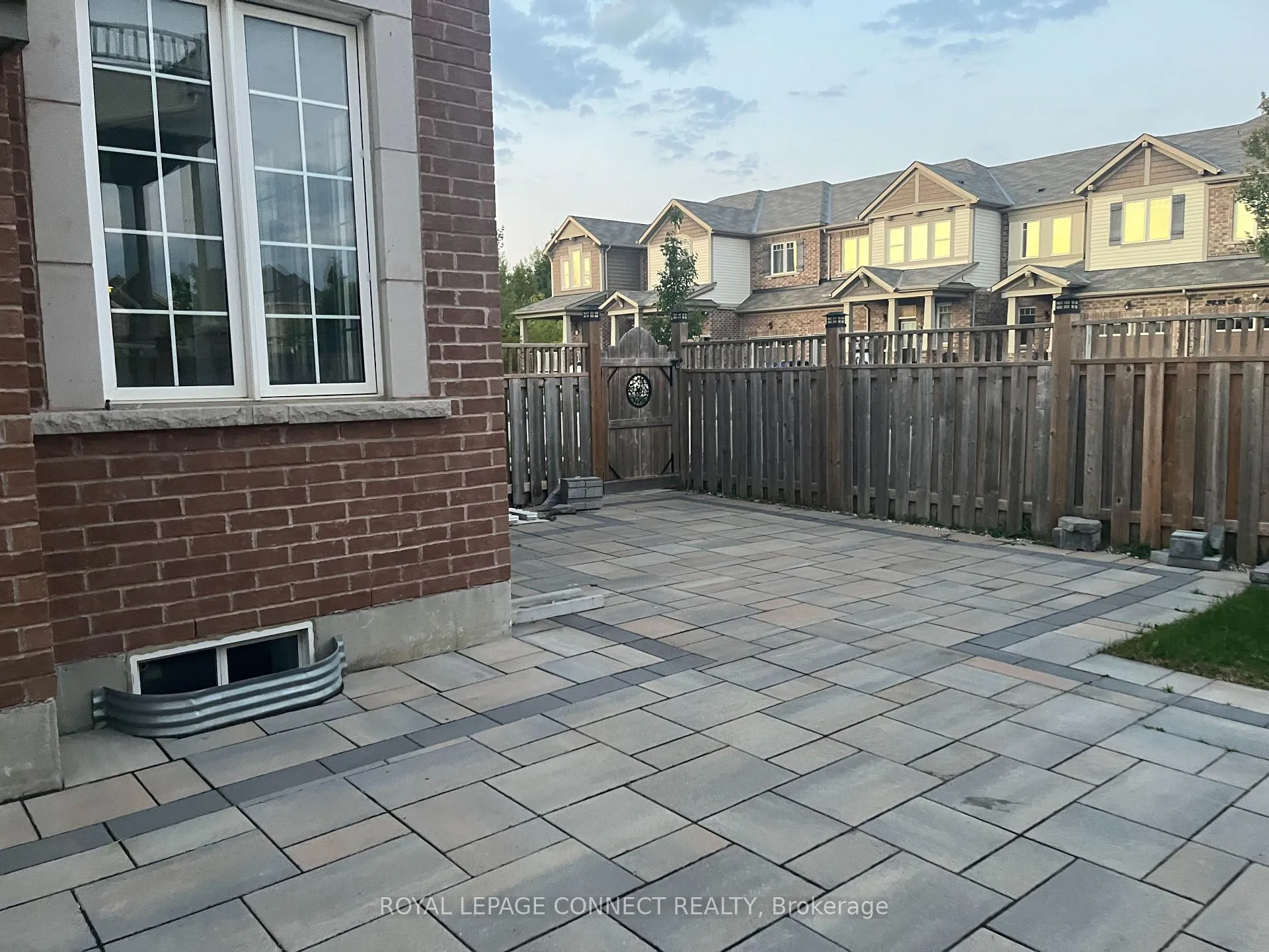 Photo 39 of 2427 Moonlight Crescent, Pickering, Rural Pickering — HOMEH