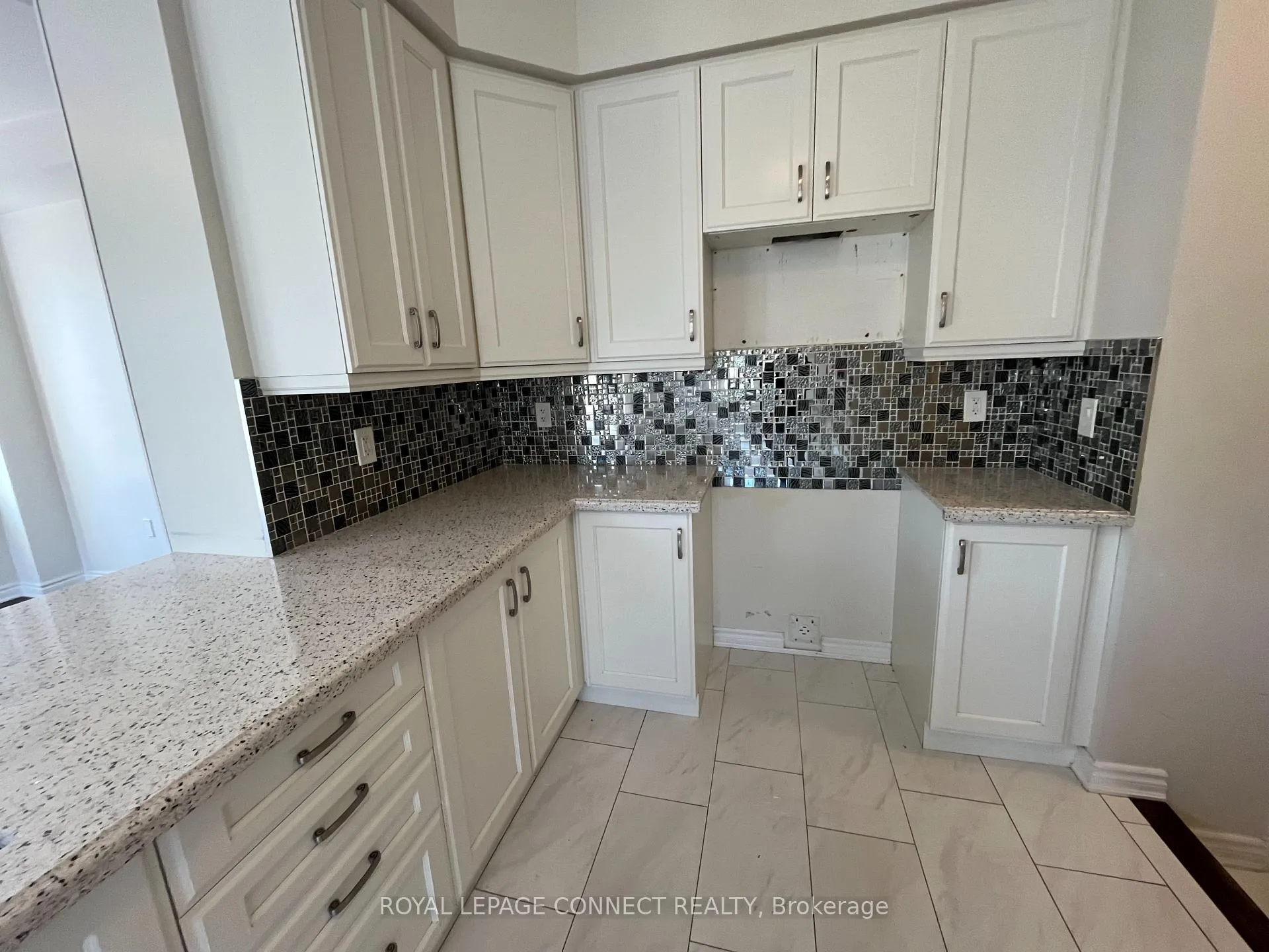 Photo 45 of 2427 Moonlight Crescent, Pickering, Rural Pickering — HOMEH