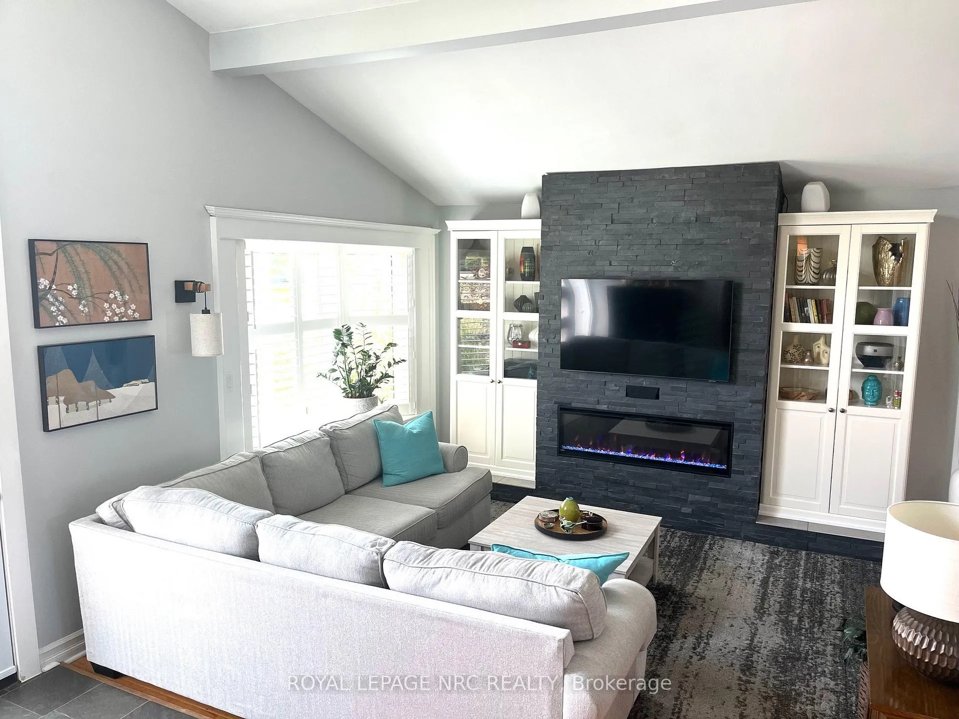 Photo 3 of 8305 Parkway Drive, Niagara Falls, Chippawa — HOMEH